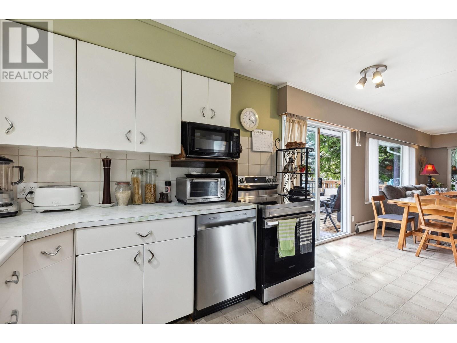 3820 Calder Avenue, North Vancouver, British Columbia  V7N 3S3 - Photo 9 - R2984069