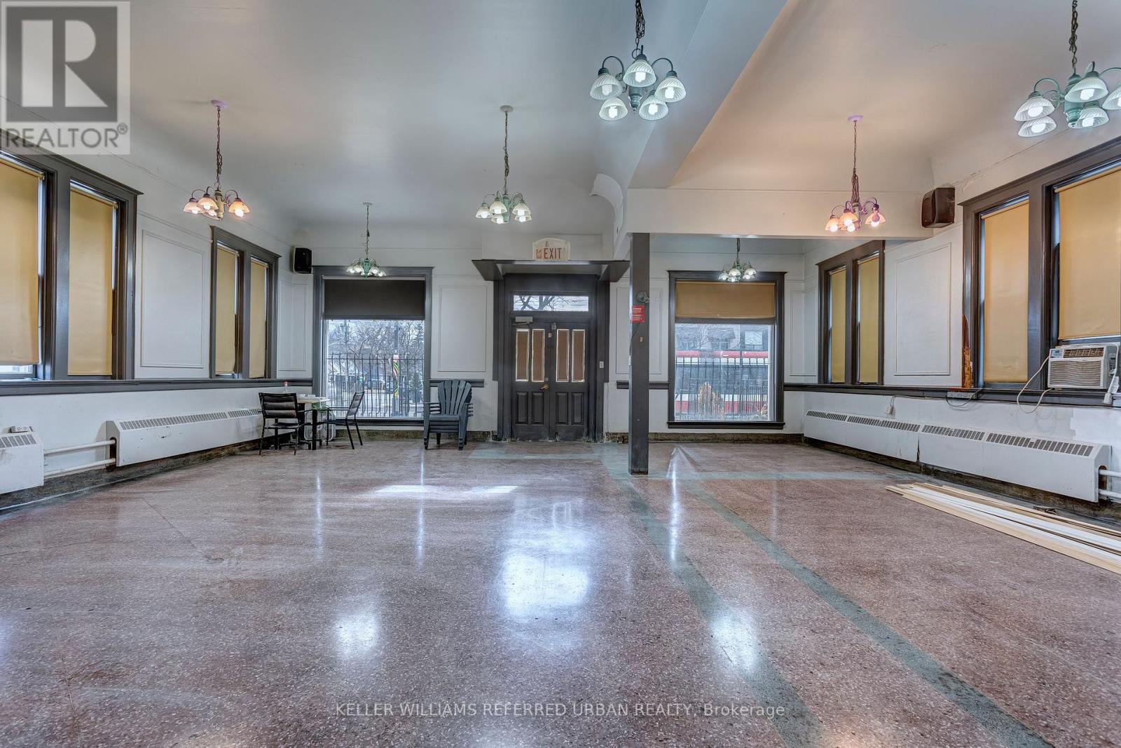 Ground - 2974 Lake Shore Boulevard W, Toronto, Ontario  M8V 1J9 - Photo 2 - W12057361