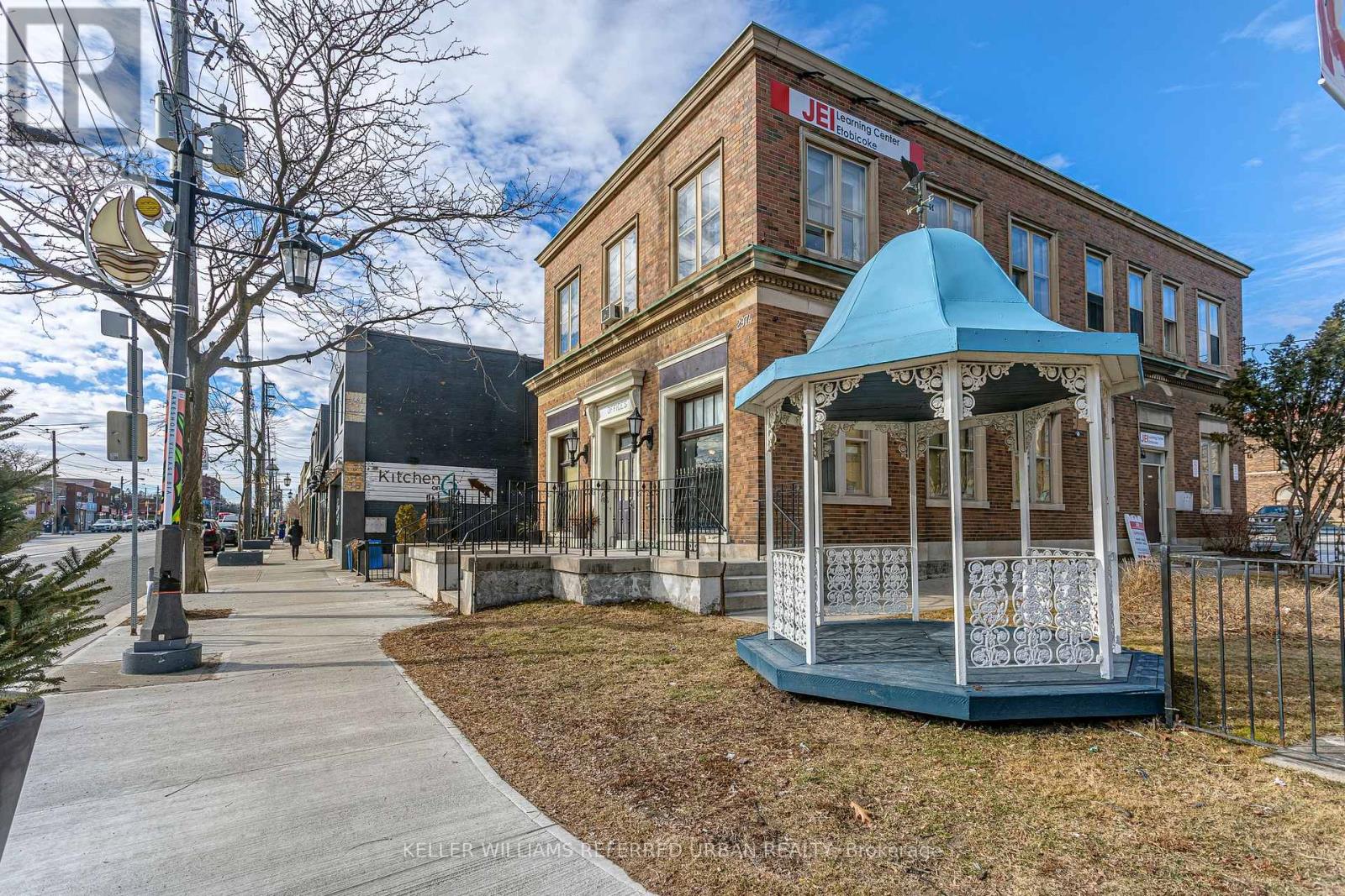 Ground - 2974 Lake Shore Boulevard W, Toronto, Ontario  M8V 1J9 - Photo 22 - W12057361