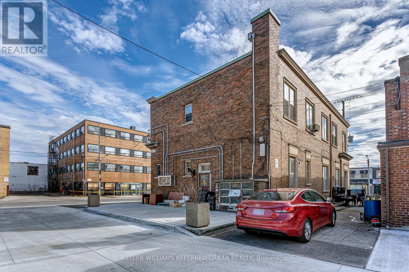 Ground - 2974 Lake Shore Boulevard W, Toronto, Ontario  M8V 1J9 - Photo 5 - W12057361
