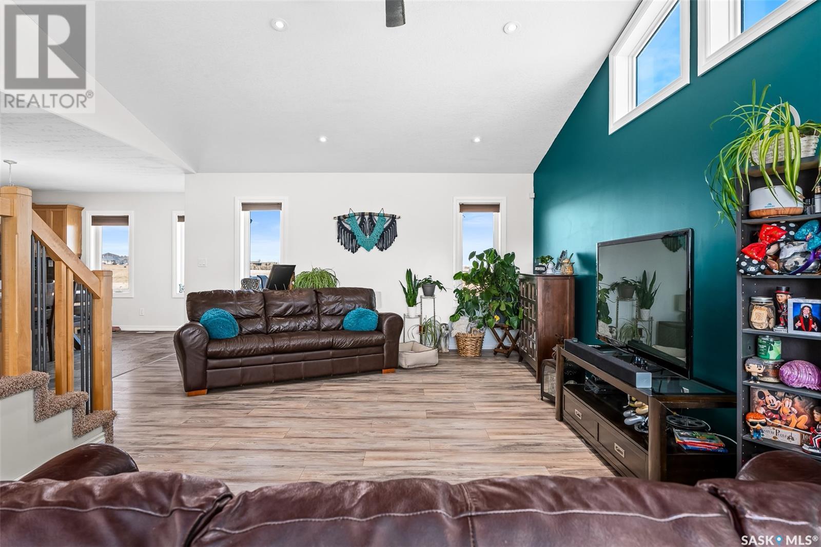 Property at 26 Belmont CRESCENT image 5