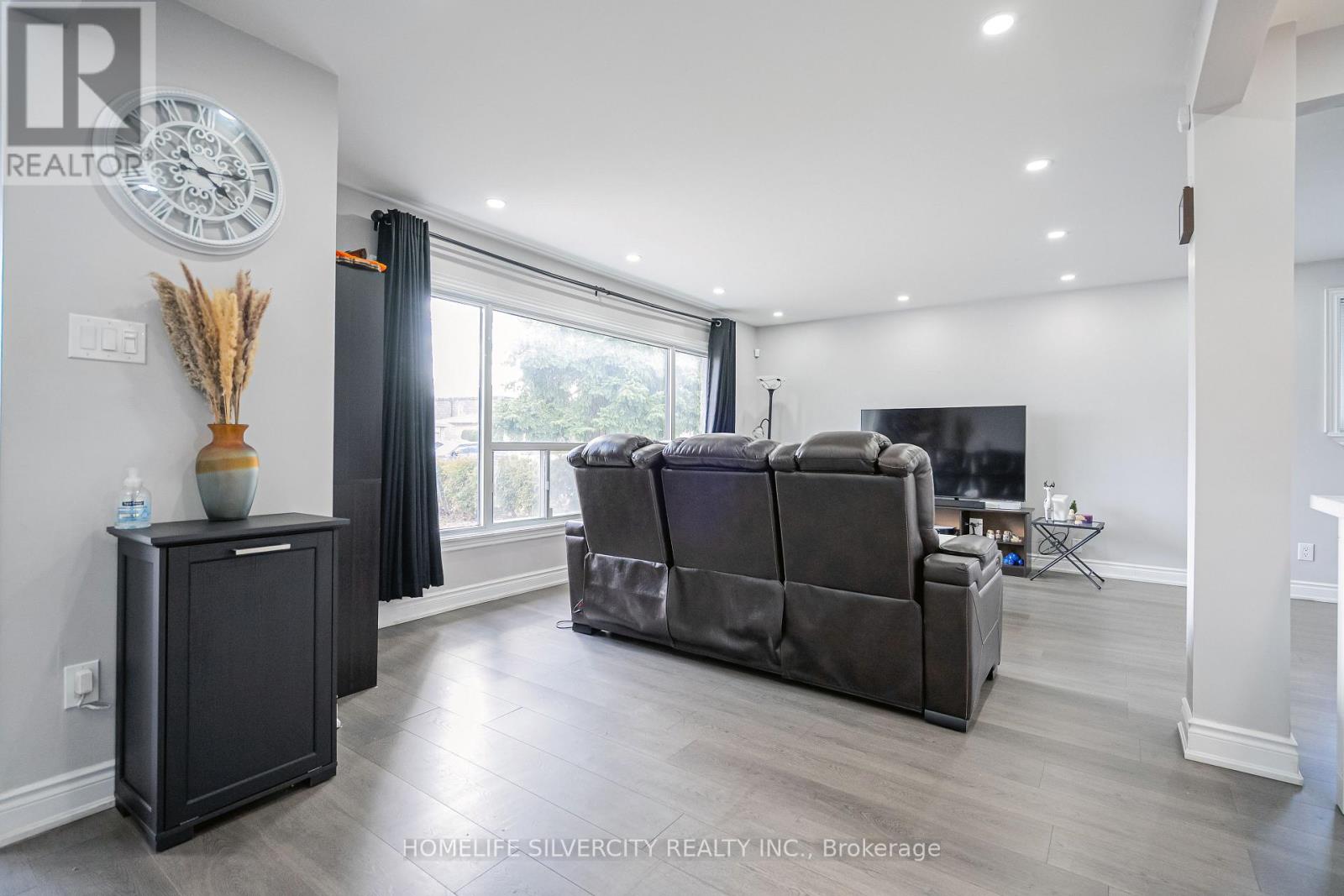 Property at 72 BROOKLAND DRIVE image 3