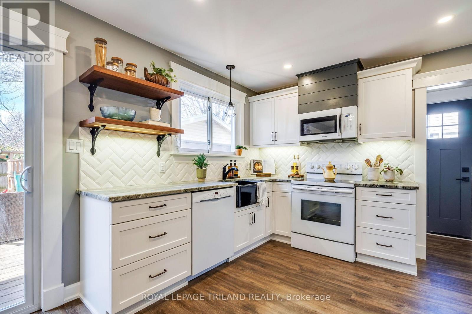 Photo 12 of 40 for 87 Killarney Place
