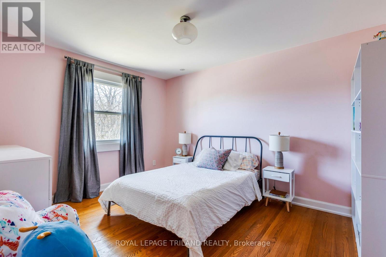 Photo 20 of 40 for 87 Killarney Place
