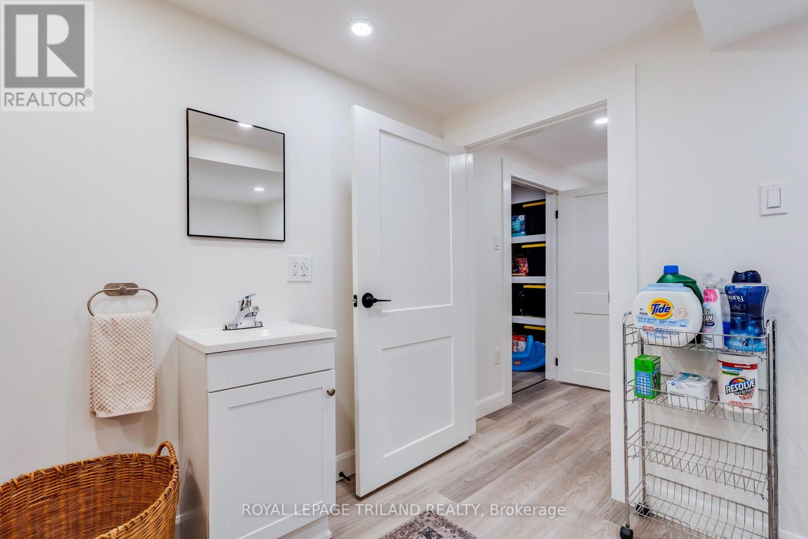 Photo 29 of 40 for 87 Killarney Place