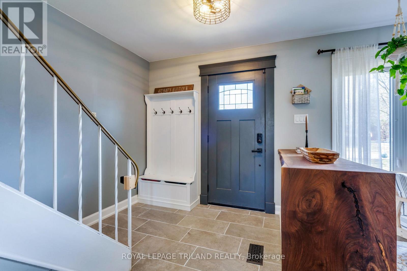 Photo 3 of 40 for 87 Killarney Place