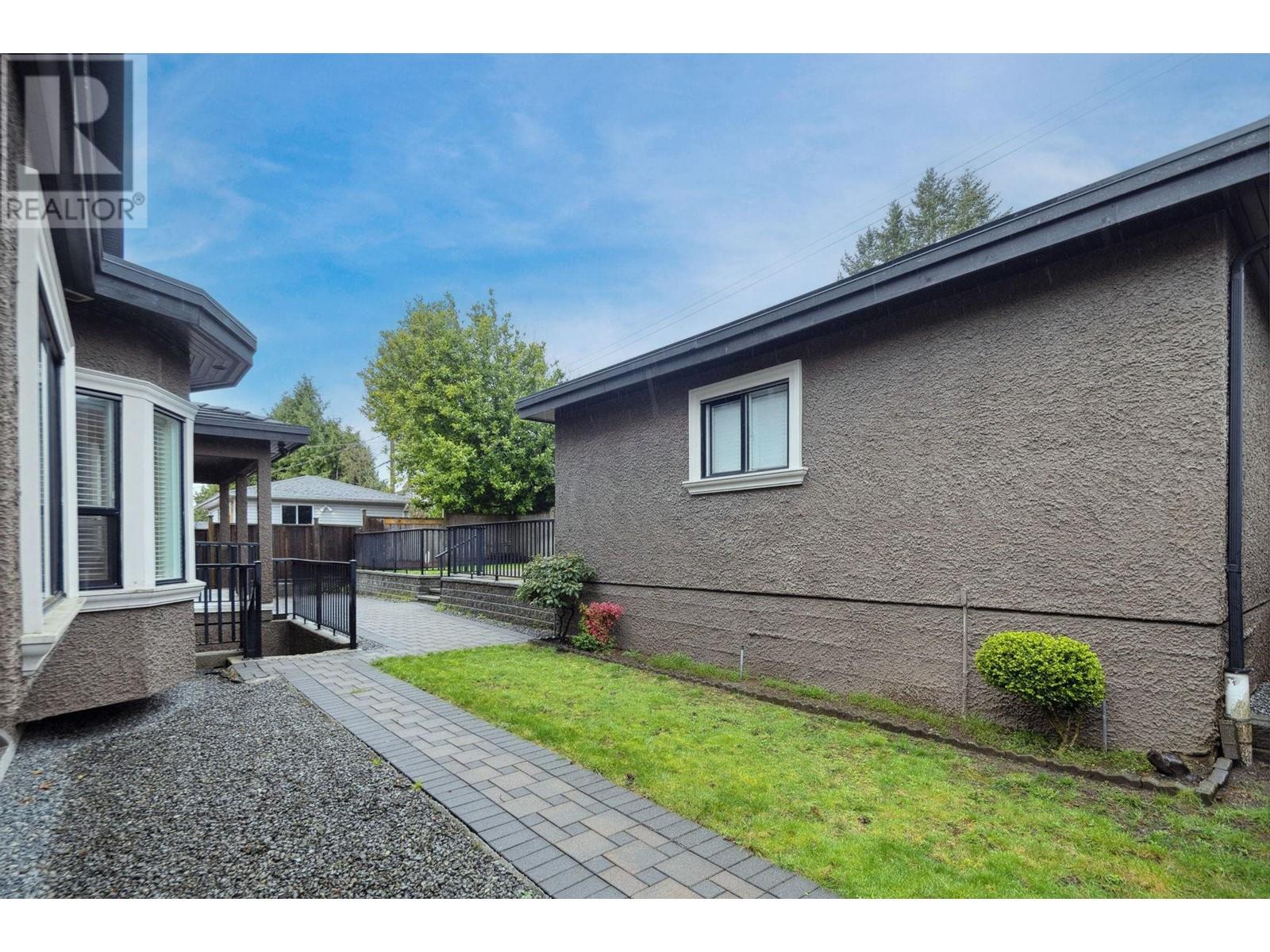 6185 Grant Street, Burnaby, British Columbia  V5B 2K7 - Photo 24 - R2985004