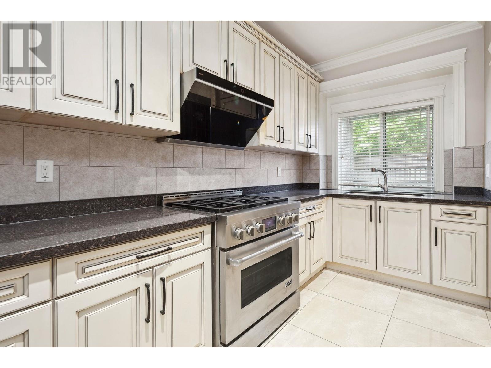 6185 Grant Street, Burnaby, British Columbia  V5B 2K7 - Photo 8 - R2985004