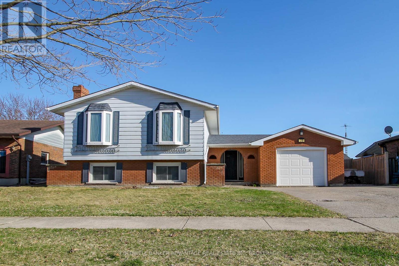 36 Wellbrook Boulevard, Welland, Ontario  L3C 5T4 - Photo 1 - X12057520