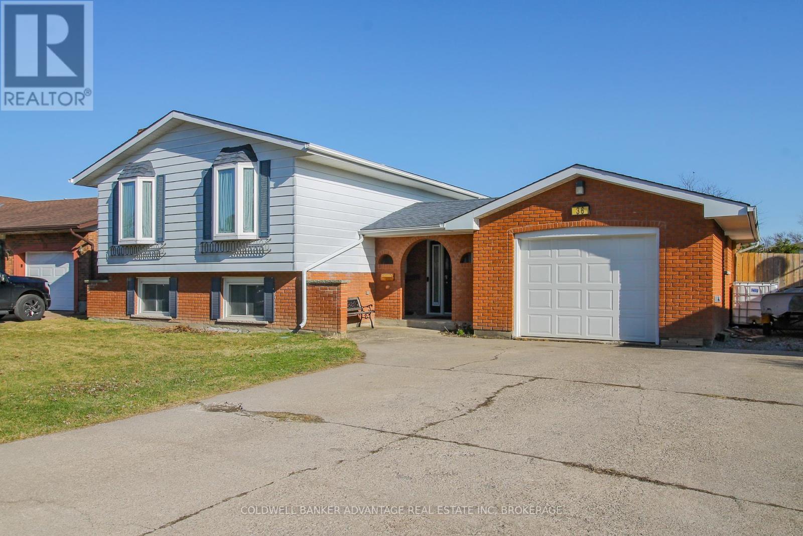 36 Wellbrook Boulevard, Welland, Ontario  L3C 5T4 - Photo 2 - X12057520
