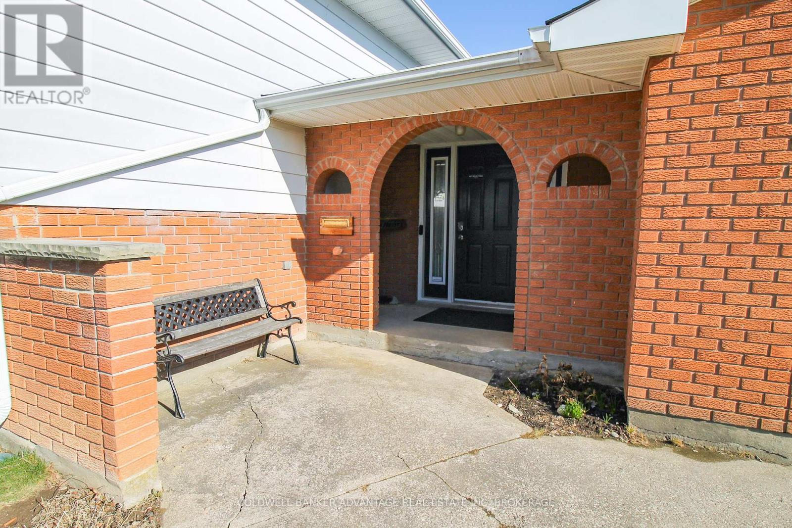 36 Wellbrook Boulevard, Welland, Ontario  L3C 5T4 - Photo 4 - X12057520