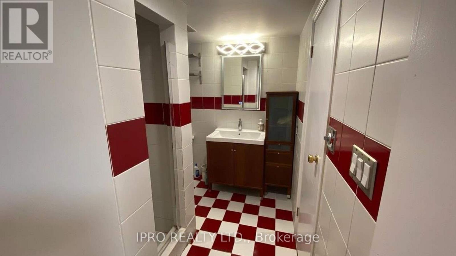 150 Firglen Ridge, Vaughan, Ontario  L4L 1N4 - Photo 12 - N12057399