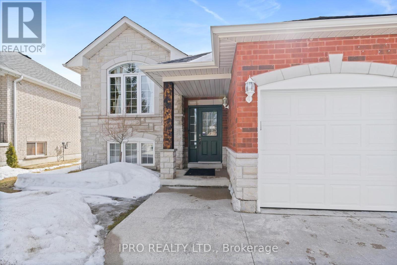 Property at 9 MEADOWOOD DRIVE image 2