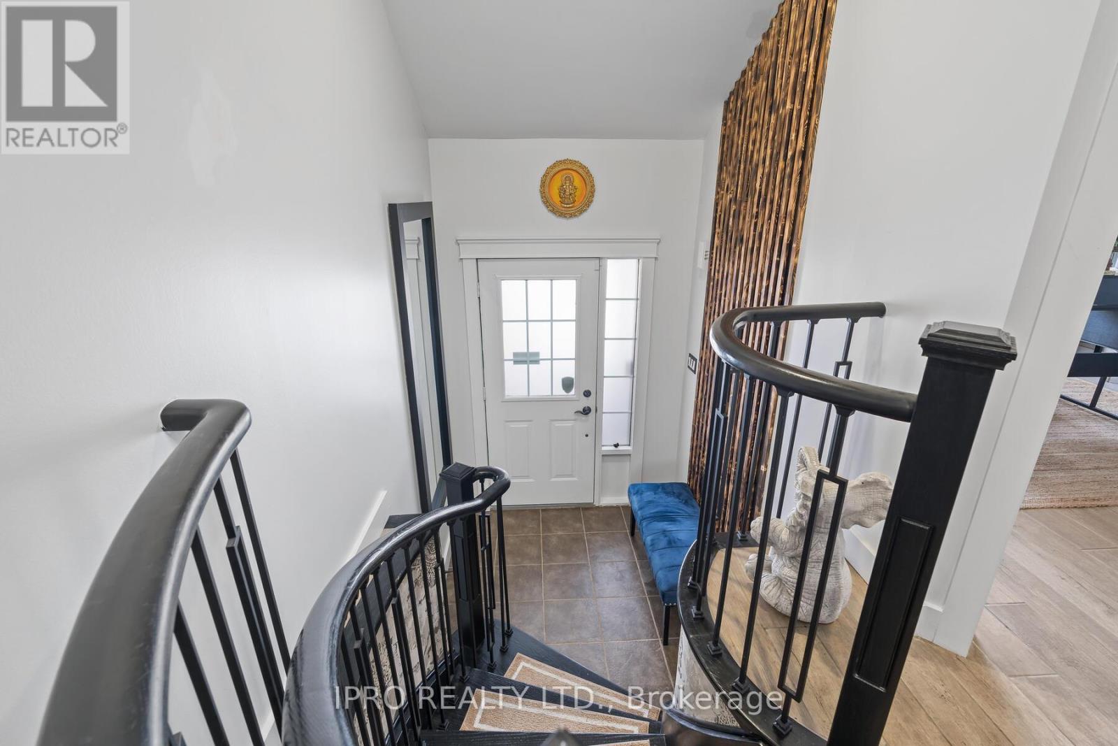 Property at 9 MEADOWOOD DRIVE image 3
