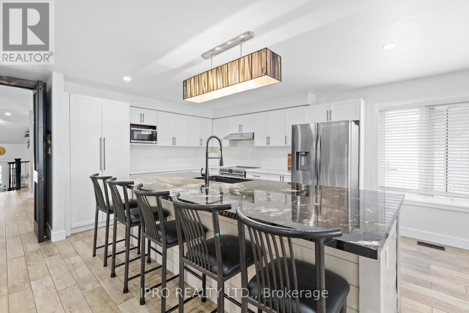 9 Meadowood Drive, Wasaga Beach, Ontario  L9Z 3C2 - Photo 8 - S12057498