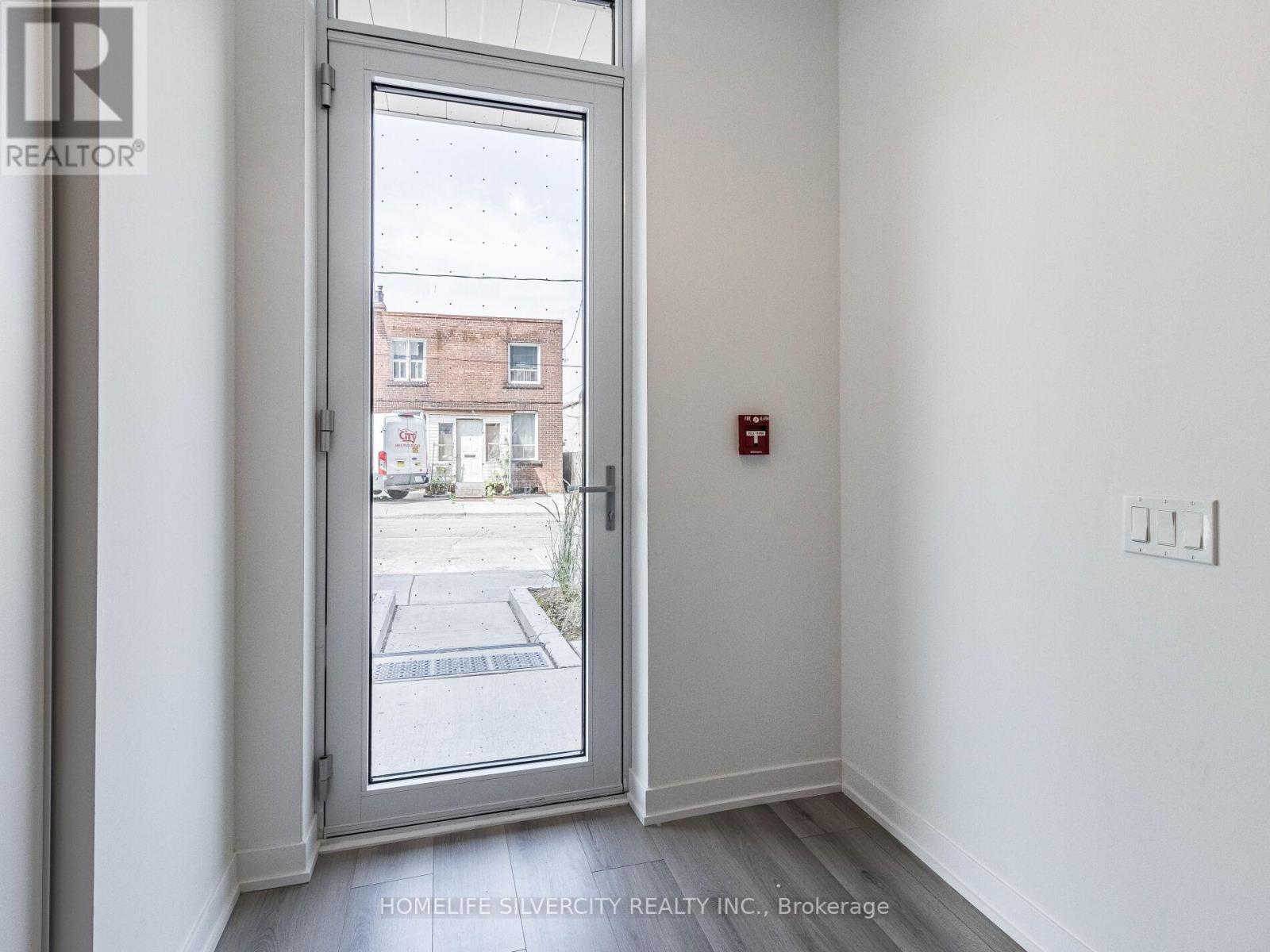 107 - 117 Ford Street S, Toronto, Ontario  M6N 3A2 - Photo 6 - W12057371