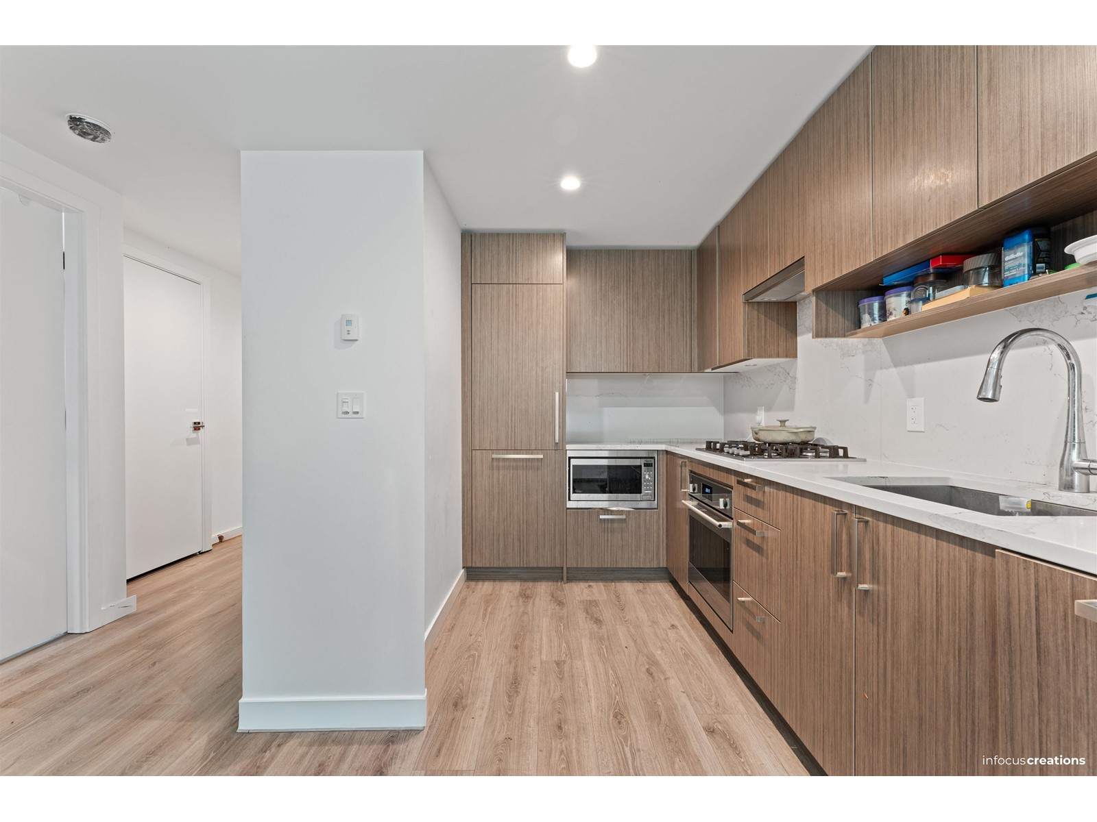 3805 13350 Central Avenue, Surrey, British Columbia  V3T 0S1 - Photo 2 - R2981928