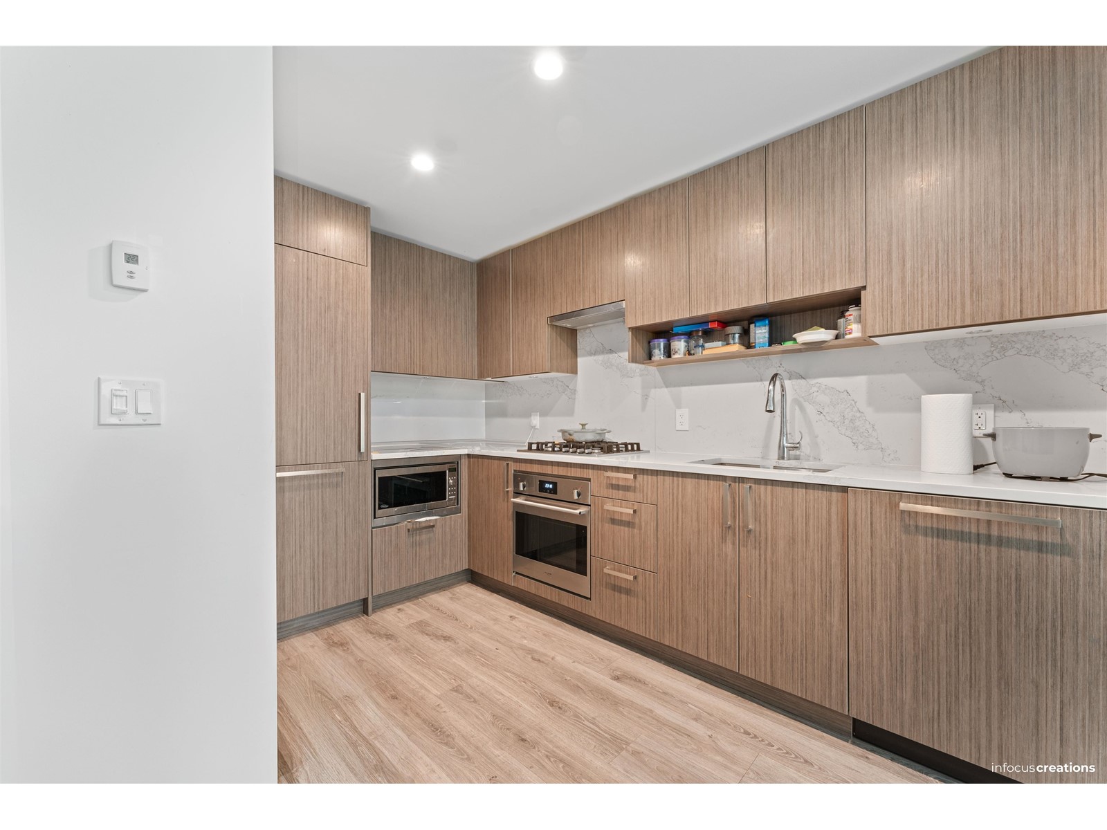 3805 13350 Central Avenue, Surrey, British Columbia  V3T 0S1 - Photo 3 - R2981928