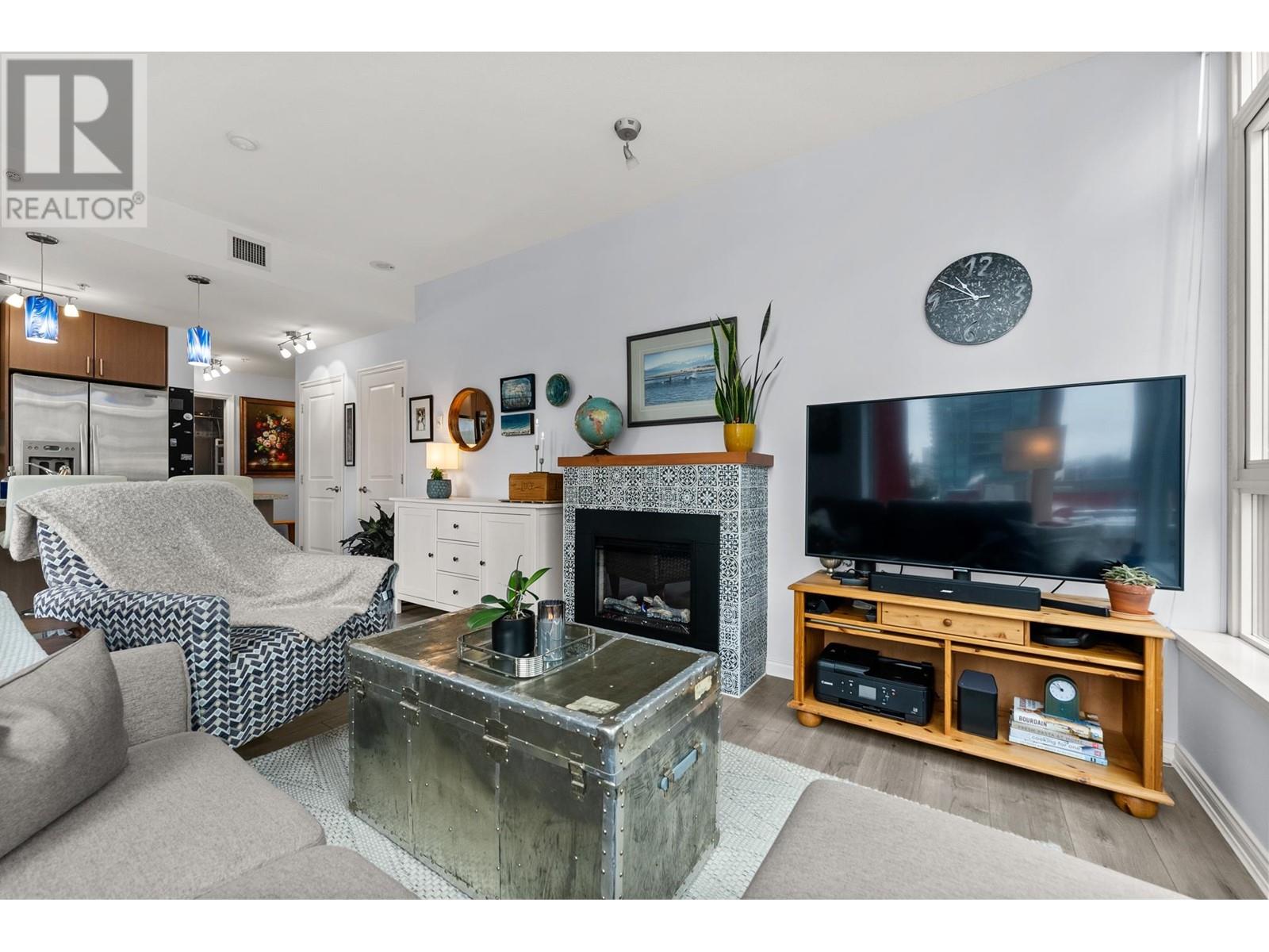 802 1211 Melville Street, Vancouver, British Columbia  V6E 0A7 - Photo 2 - R2967079