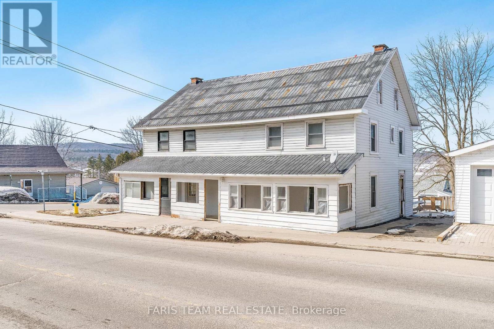 Property at 61 ROBERT STREET W image 3