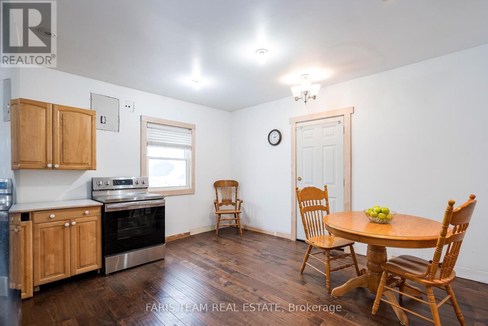 61 Robert Street W, Penetanguishene, Ontario  L9M 1N2 - Photo 5 - S11997862
