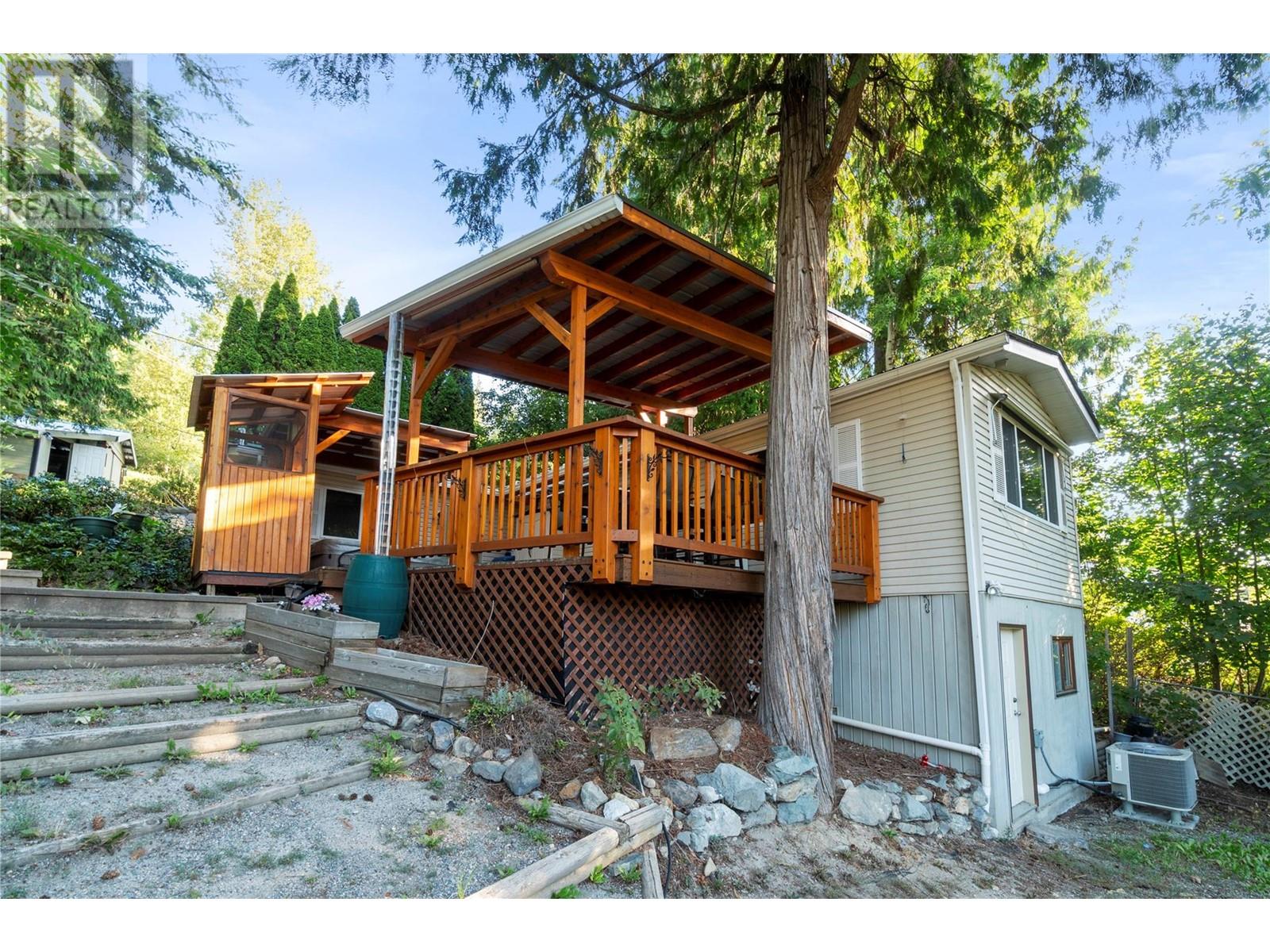 1243 Lee Creek Drive, lee creek, British Columbia