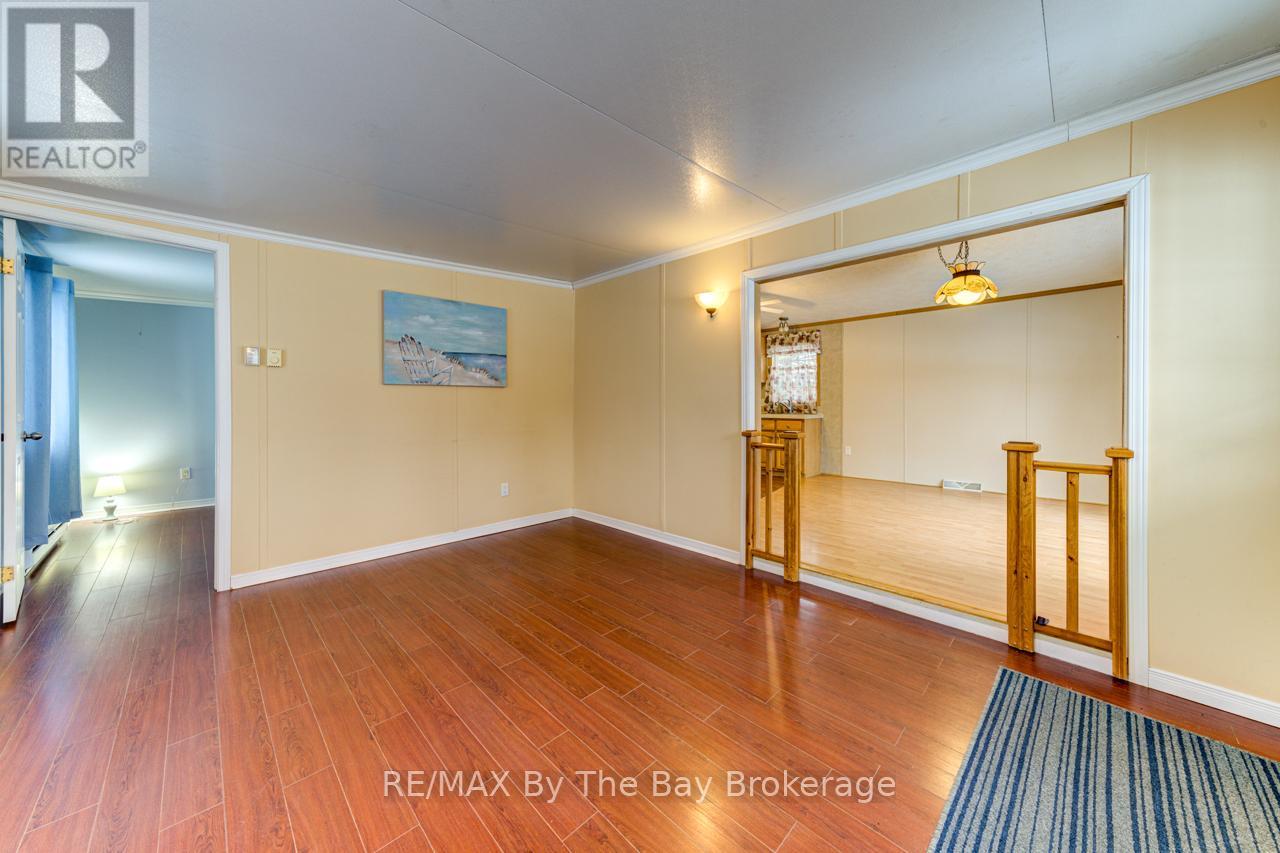 60 Topaz Street, Wasaga Beach, Ontario  L9Z 1X7 - Photo 12 - S11993082