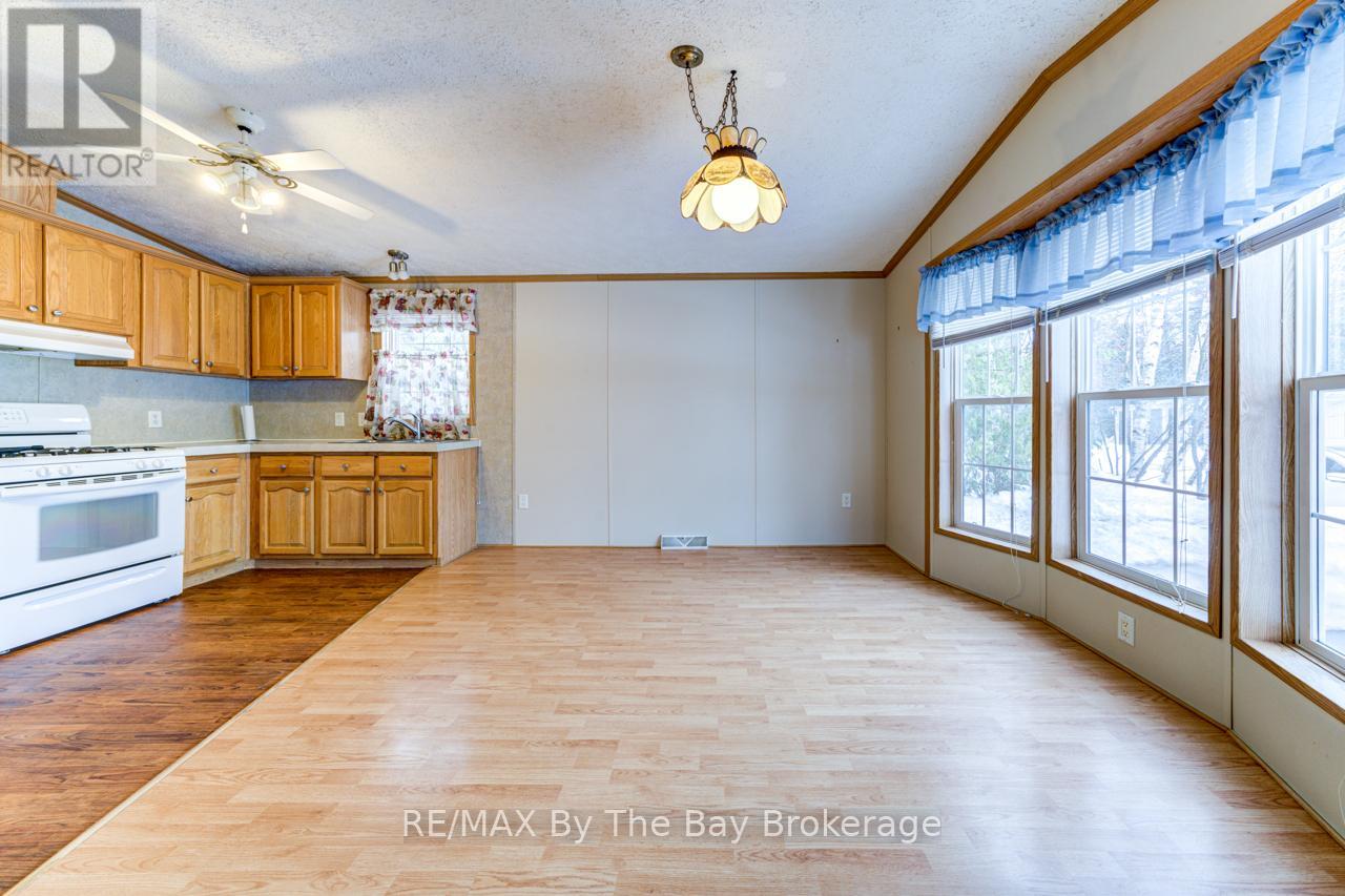 60 Topaz Street, Wasaga Beach, Ontario  L9Z 1X7 - Photo 16 - S11993082
