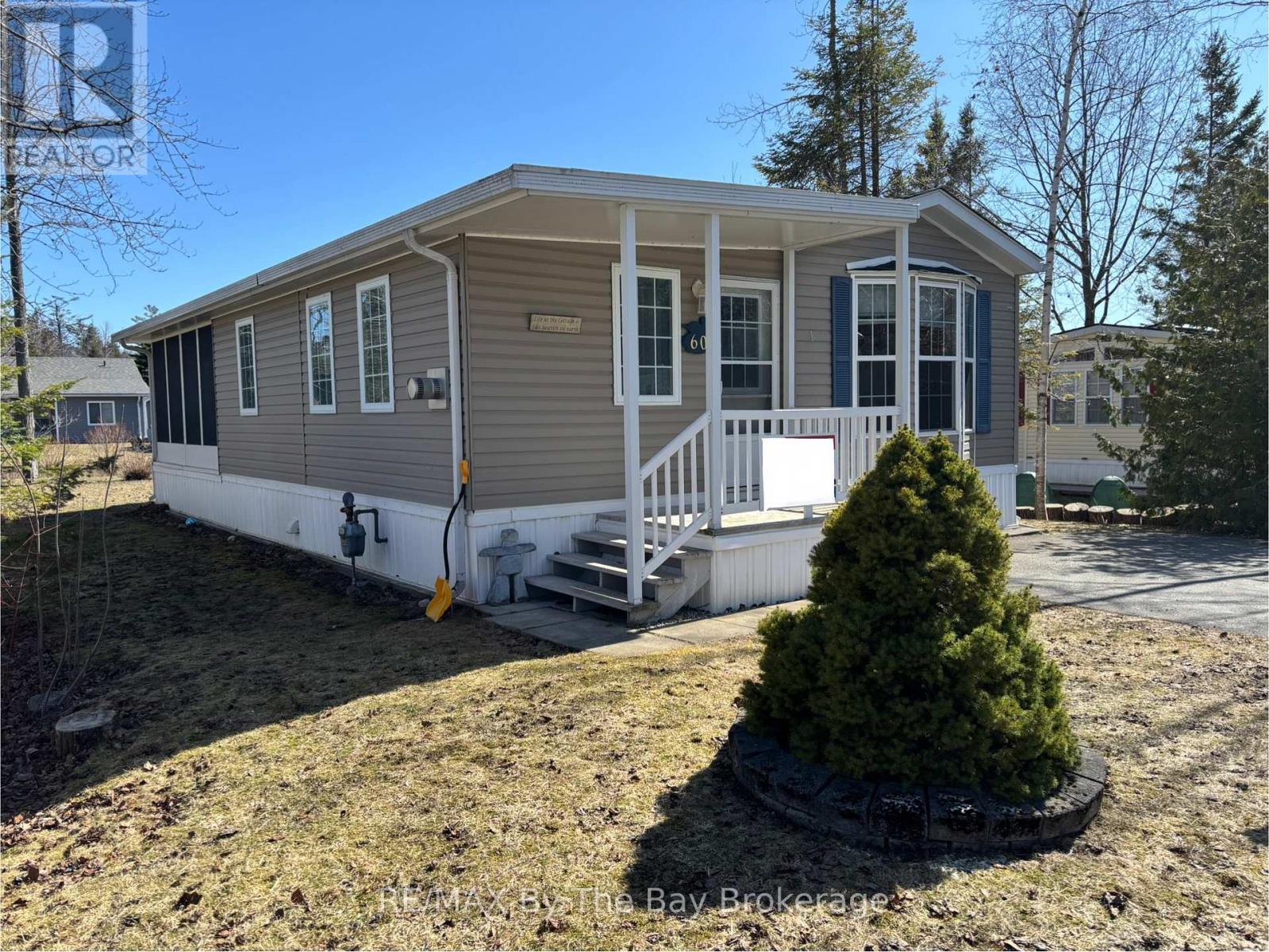 60 Topaz Street, Wasaga Beach, Ontario  L9Z 1X7 - Photo 2 - S11993082
