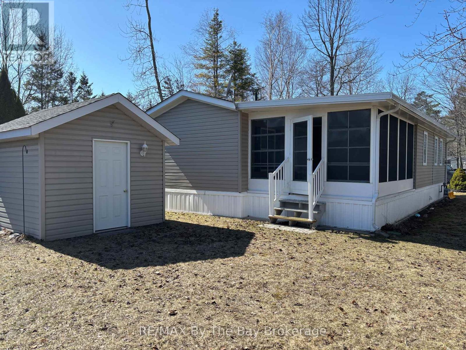 60 Topaz Street, Wasaga Beach, Ontario  L9Z 1X7 - Photo 4 - S11993082