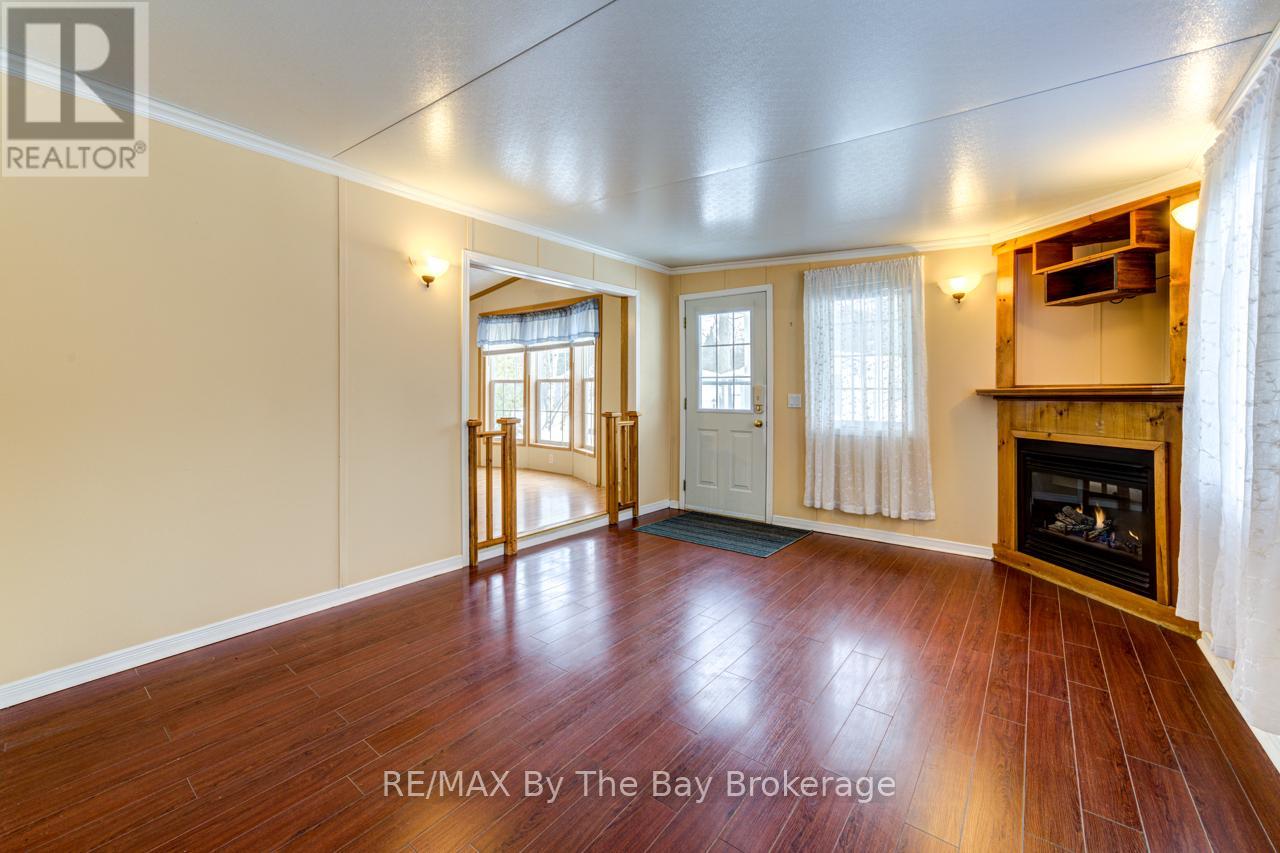 60 Topaz Street, Wasaga Beach, Ontario  L9Z 1X7 - Photo 9 - S11993082