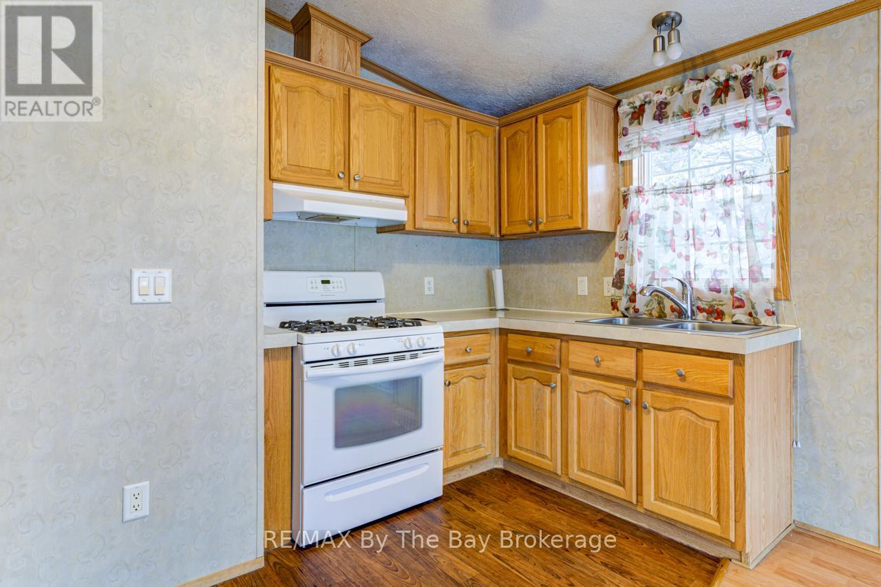 60 Topaz Street, Wasaga Beach, Ontario  L9Z 1X7 - Photo 21 - S11993082