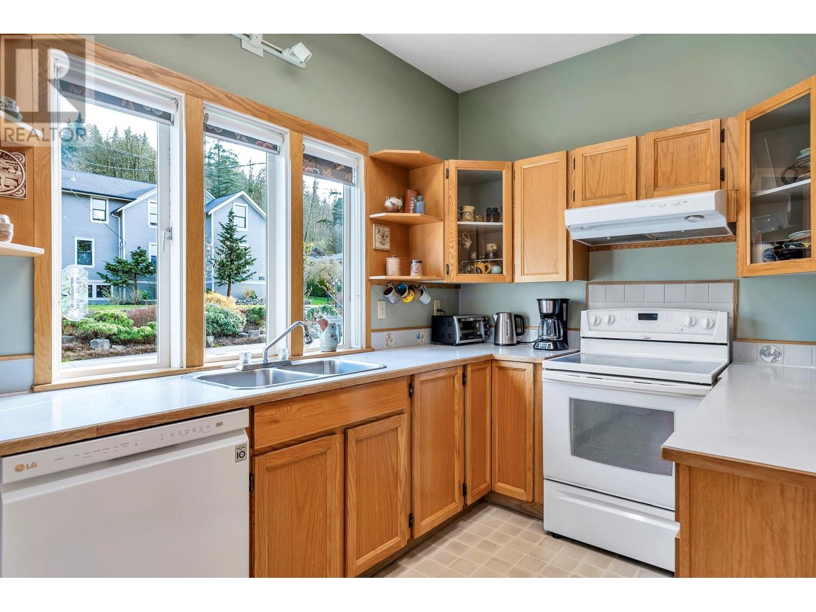 2214 St George Street, Port Moody, British Columbia  V3H 2G2 - Photo 24 - R2984696