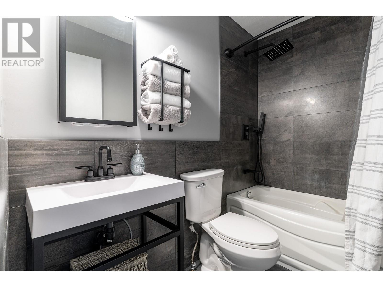 2532 Burian Drive, Coquitlam, British Columbia  V3K 5W9 - Photo 18 - R2985258