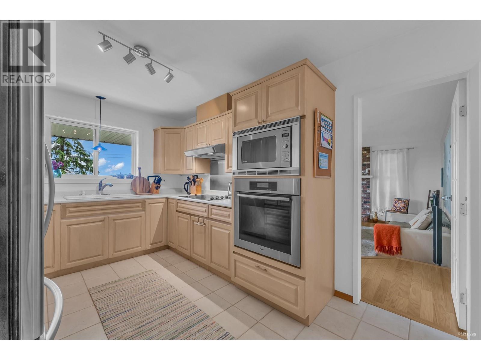 540 Craigmohr Drive, West Vancouver, British Columbia  V7S 1W6 - Photo 17 - R2985295