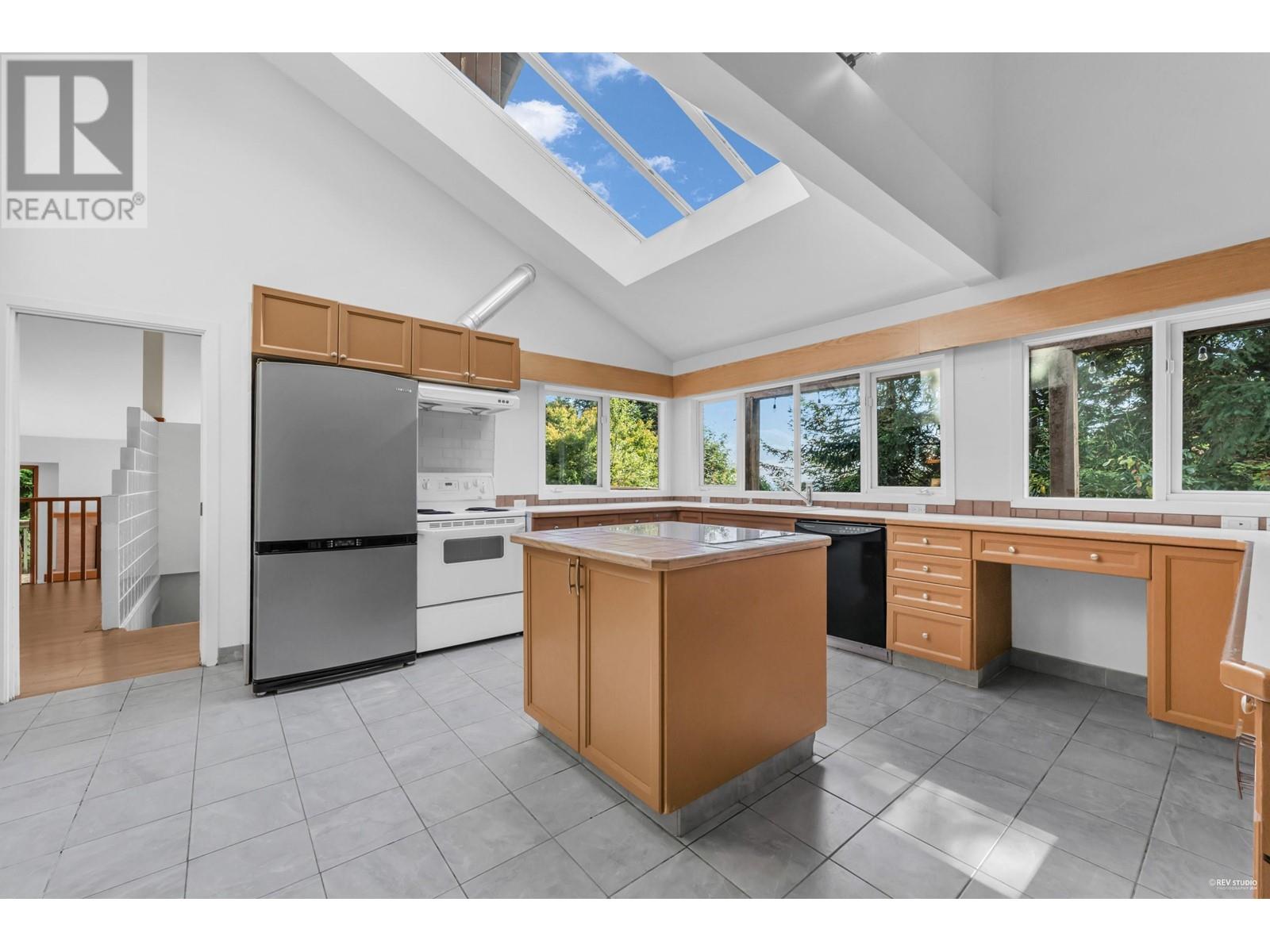 568 St. Andrews Place, West Vancouver, British Columbia  V7S 1V8 - Photo 10 - R2985304