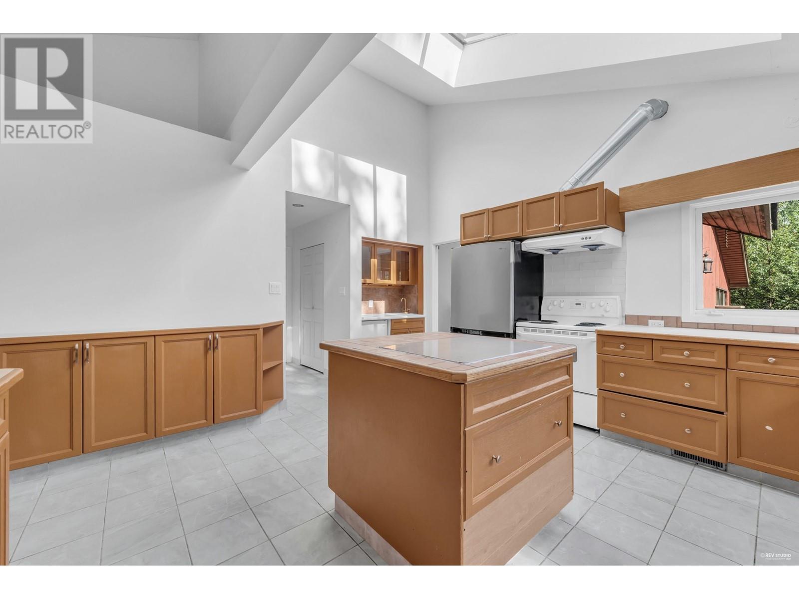 568 St. Andrews Place, West Vancouver, British Columbia  V7S 1V8 - Photo 11 - R2985304