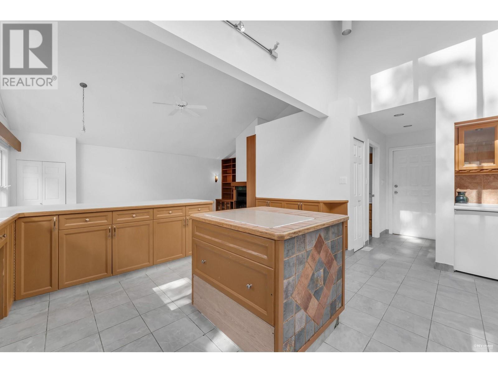 568 St. Andrews Place, West Vancouver, British Columbia  V7S 1V8 - Photo 12 - R2985304