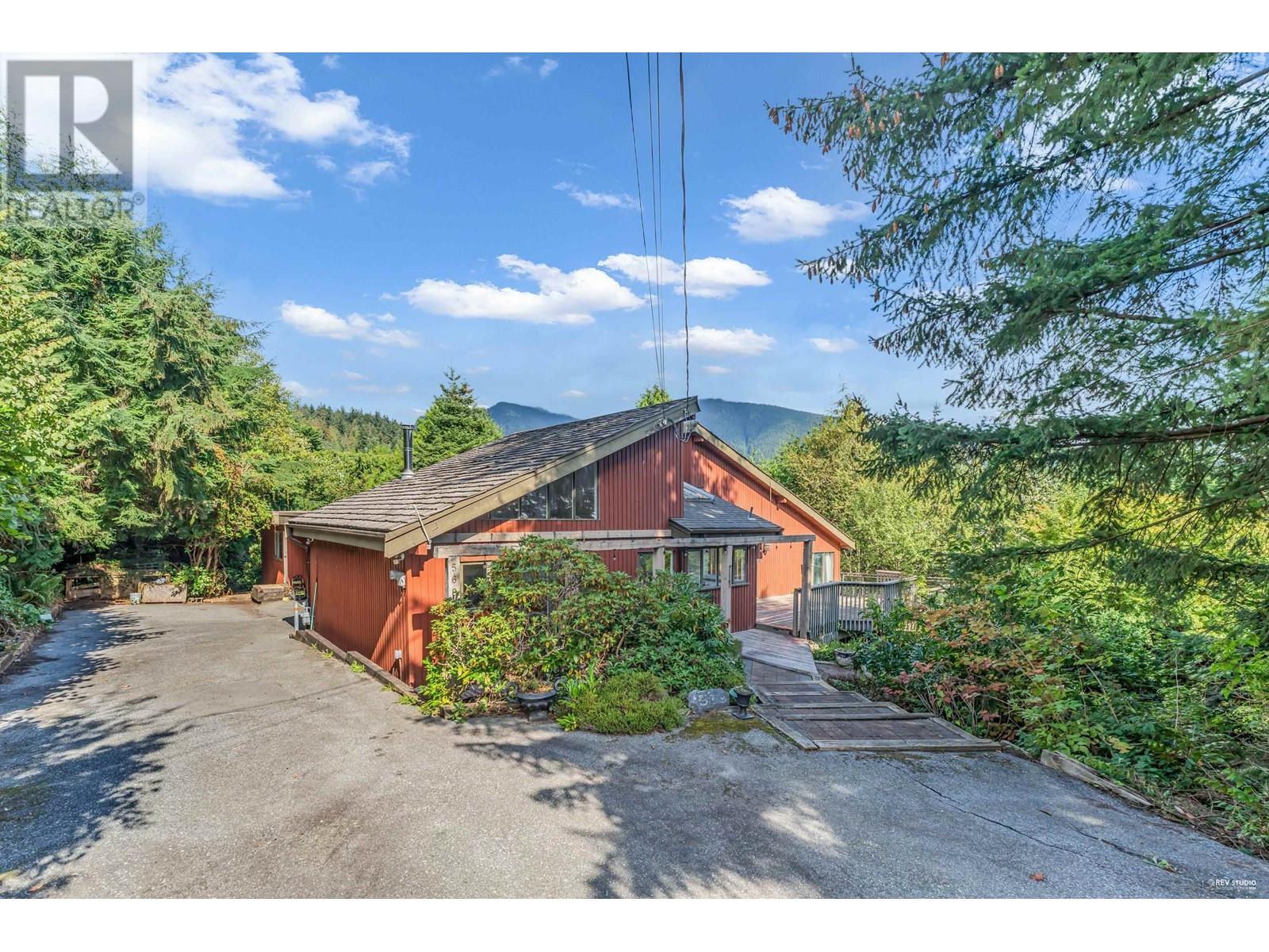 568 St. Andrews Place, West Vancouver, British Columbia  V7S 1V8 - Photo 2 - R2985304