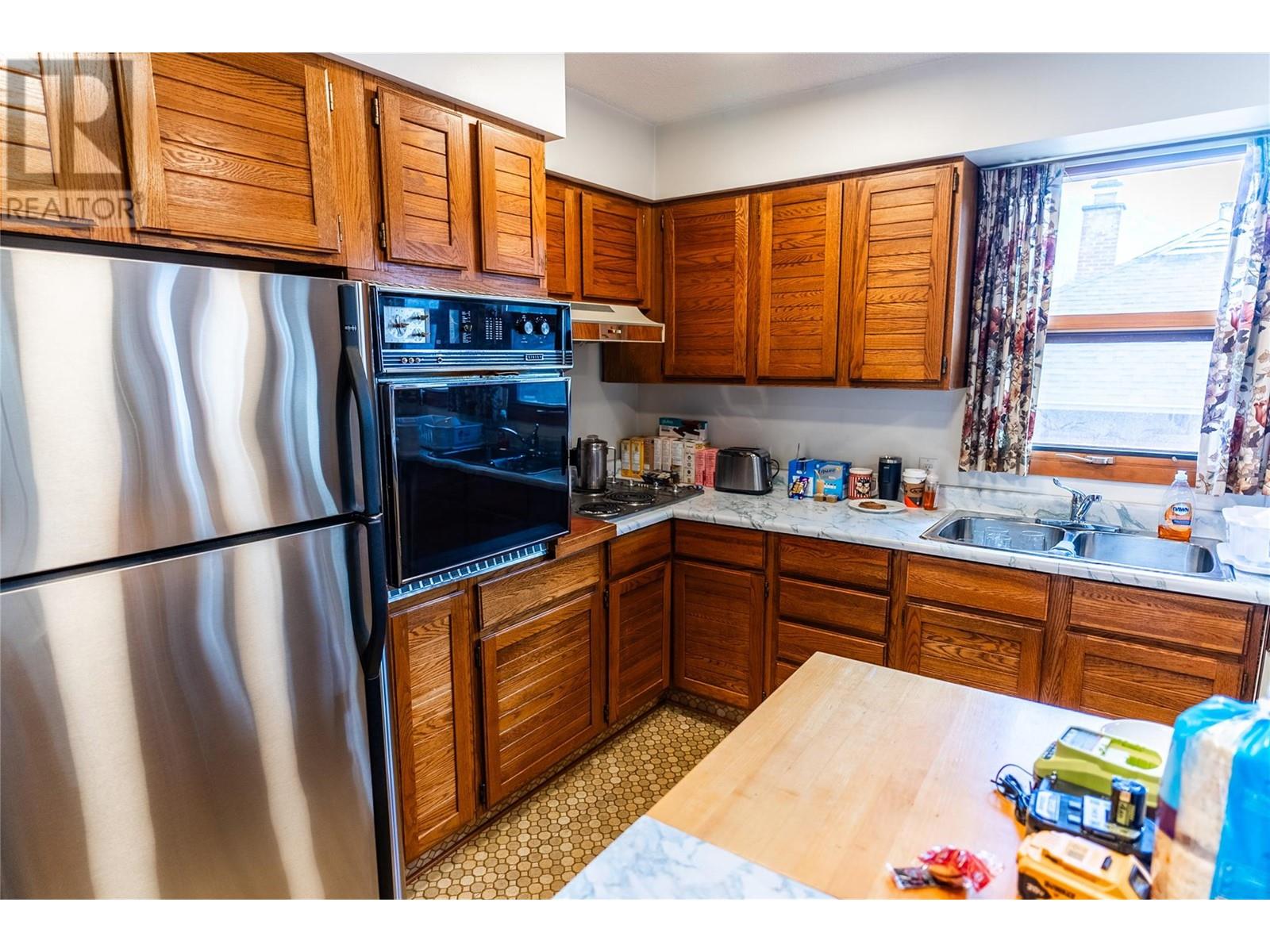 Property at 108 Ford Street image 2