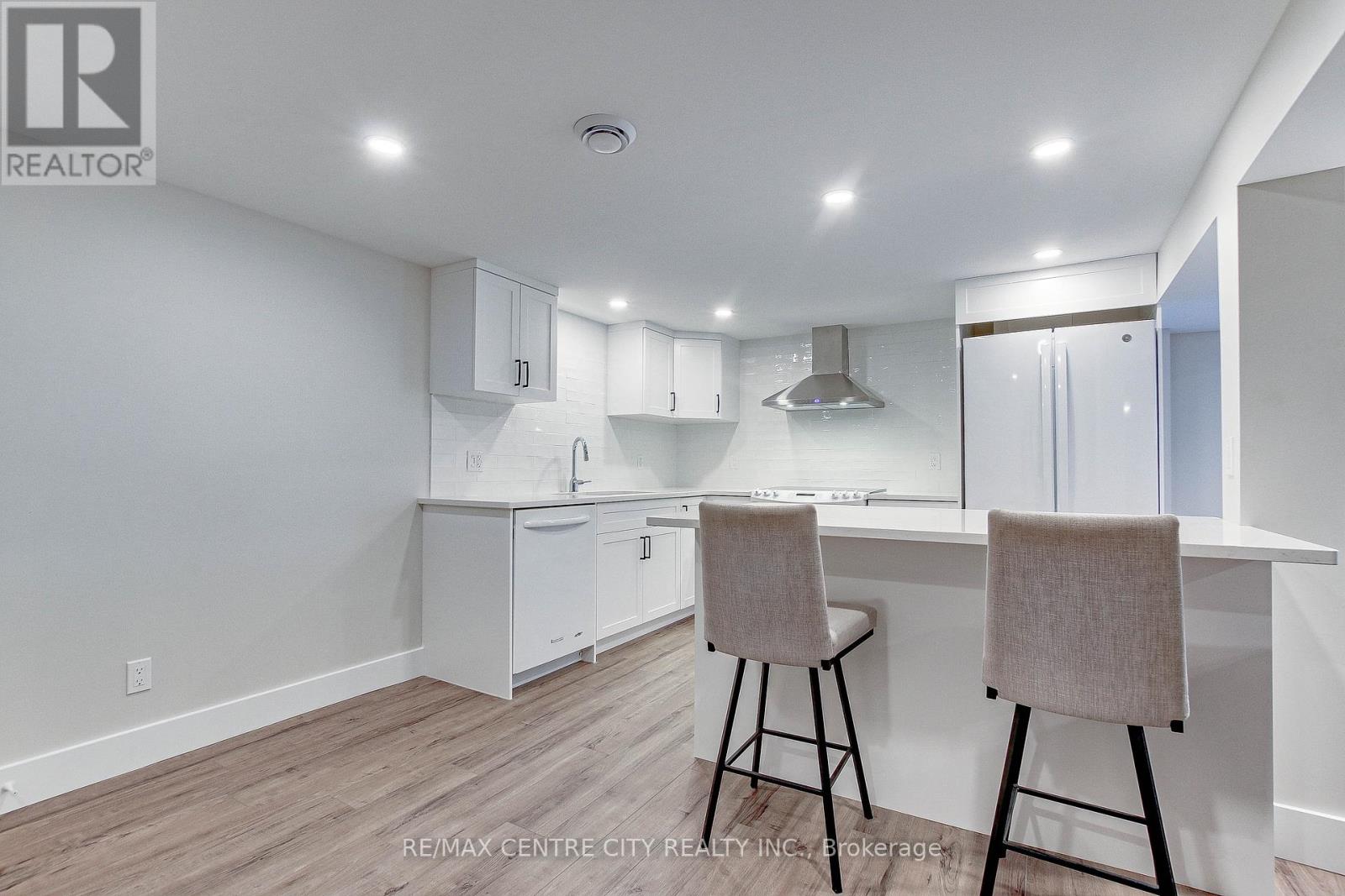 Lower - 329 Smith Street, Central Elgin, Ontario  N5L 1C6 - Photo 4 - X12056355