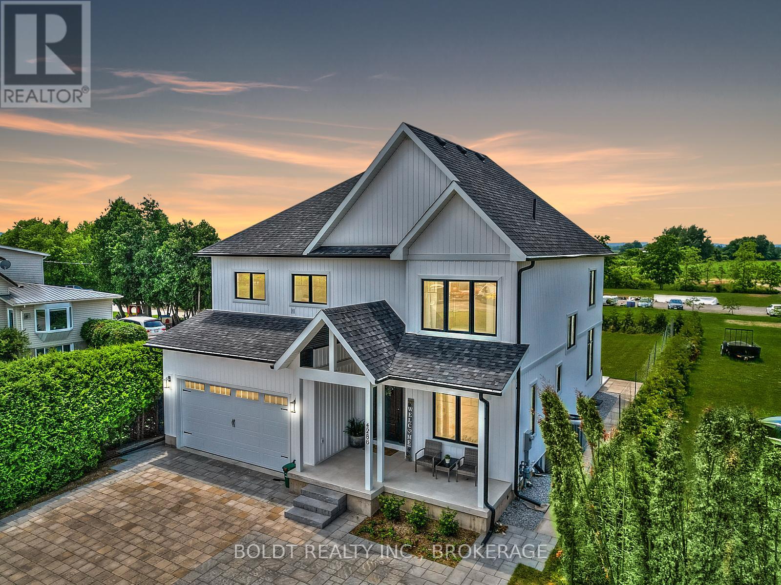 Property at 4286 VICTORIA AVENUE image 3