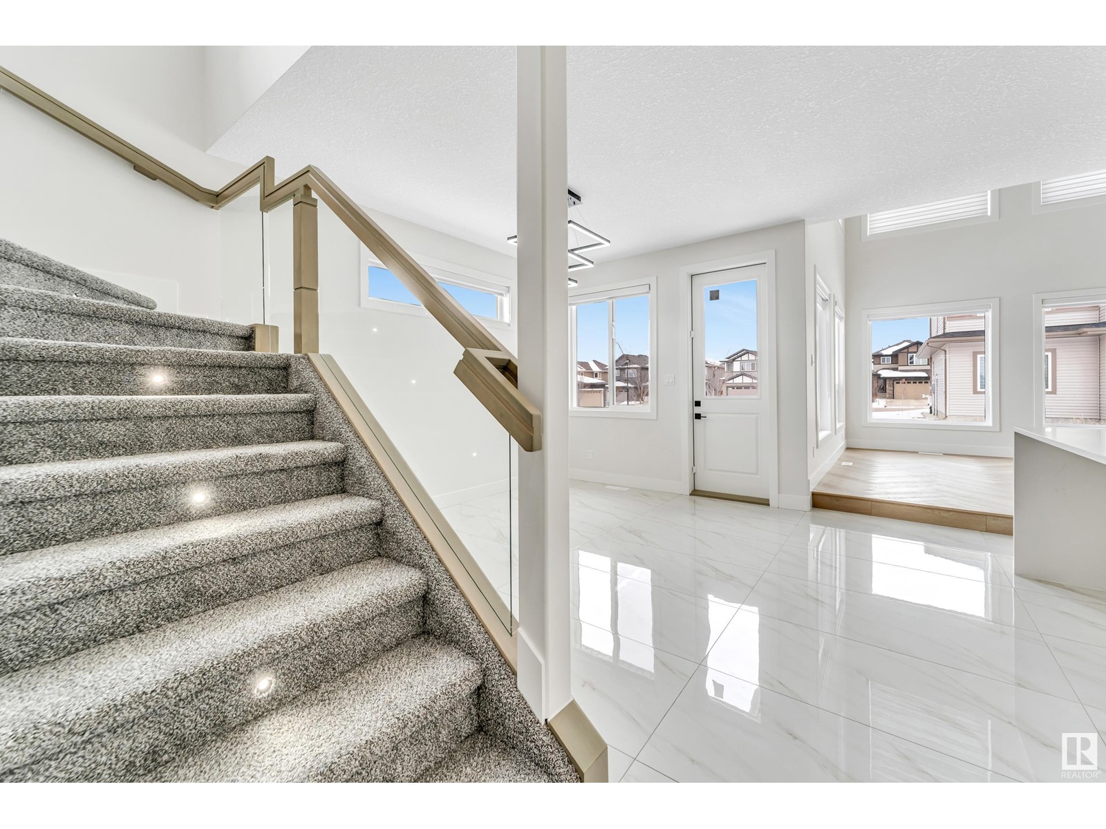 Property at 4000 44 AV image 2