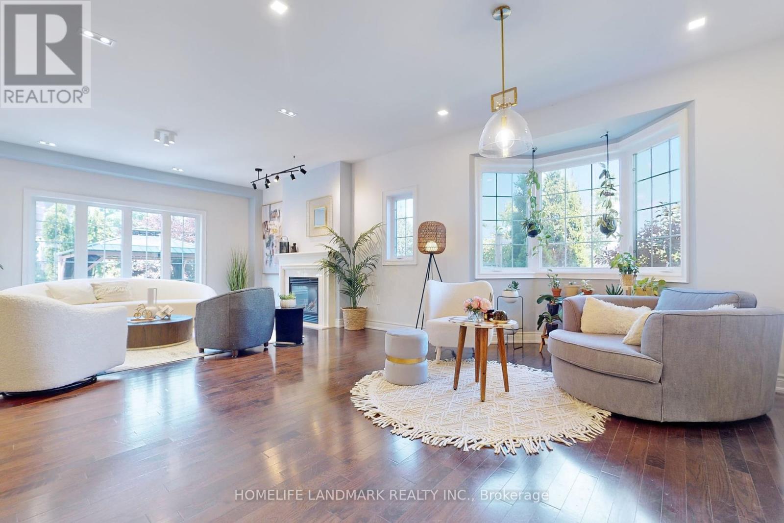 Property at 718 PETER HALL DRIVE image 4