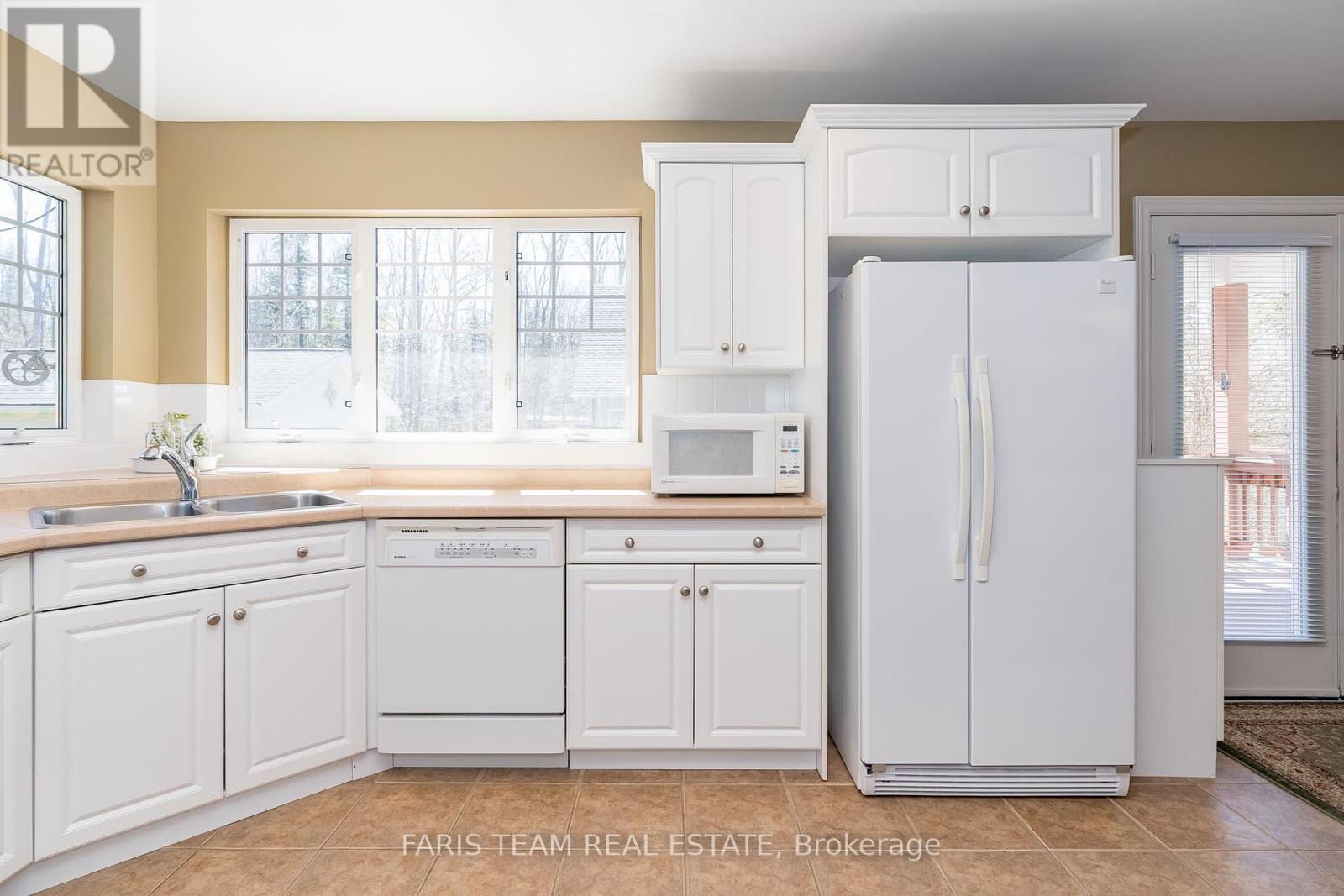 139 Trout Lane, Tiny, Ontario  L9M 0J1 - Photo 6 - S12022544