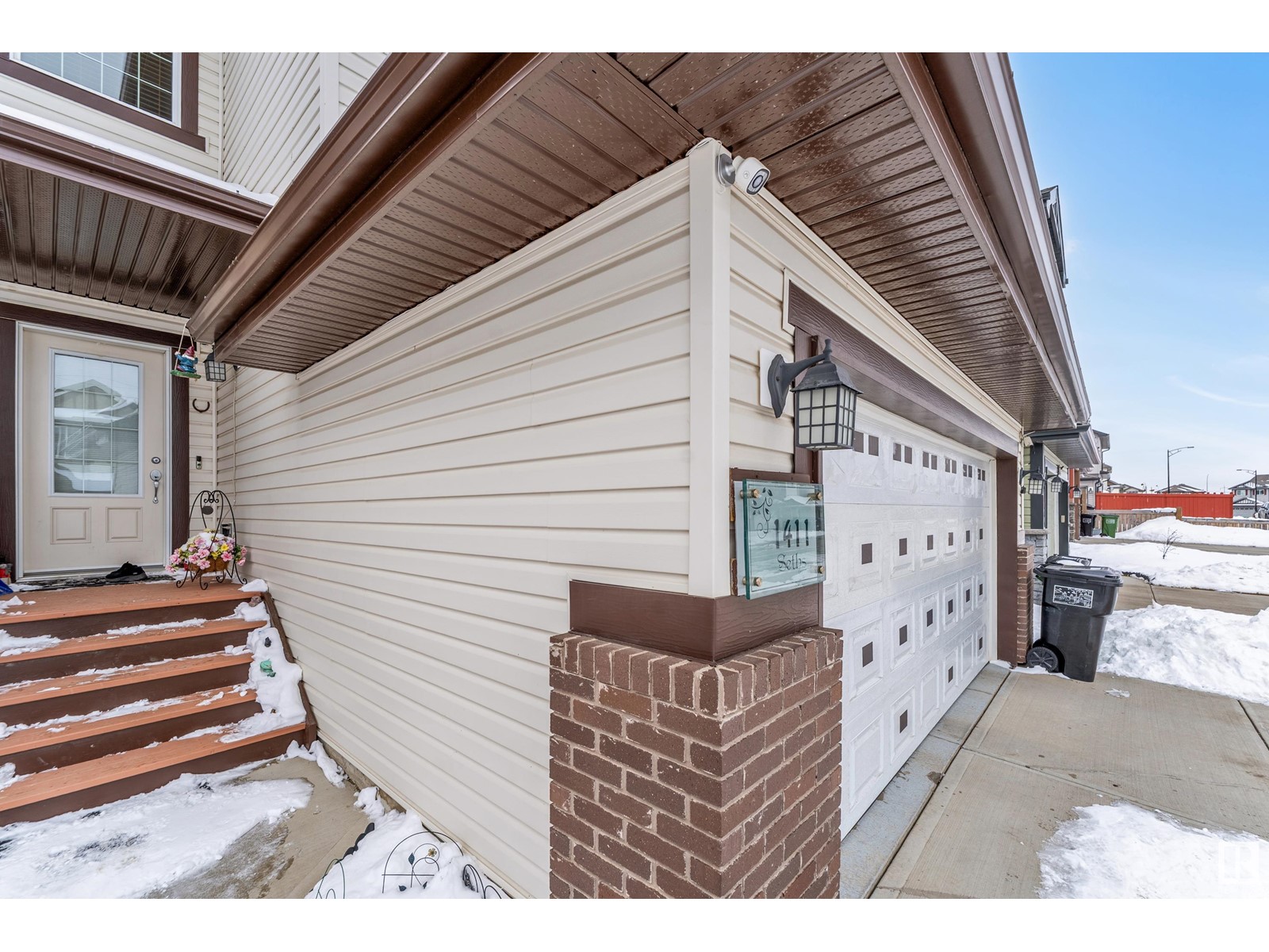 Property at 1411 30 Avenue NW NW image 2