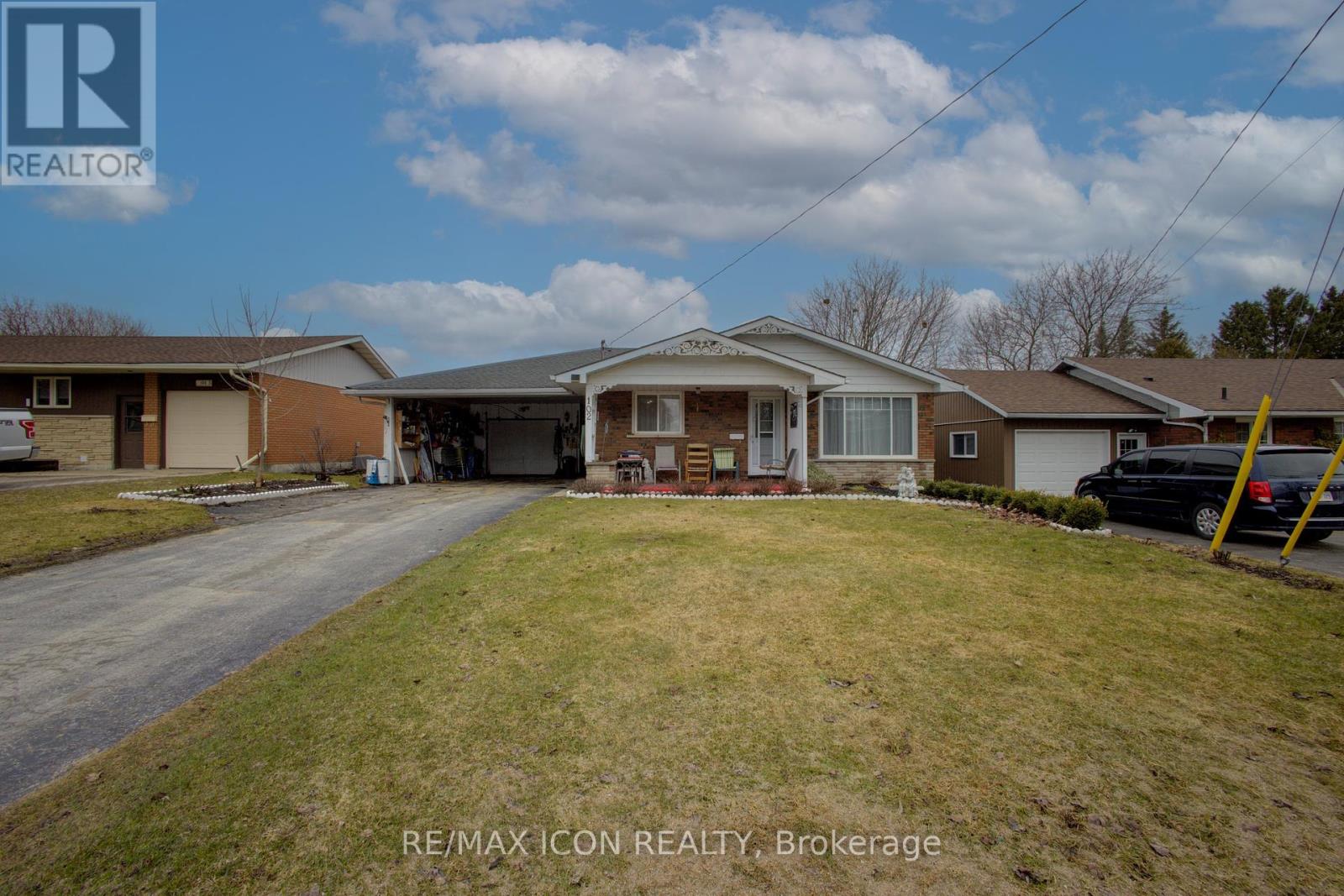 102 Byeland Drive, Wellington North, Ontario  N0G 2L2 - Photo 3 - X12057539
