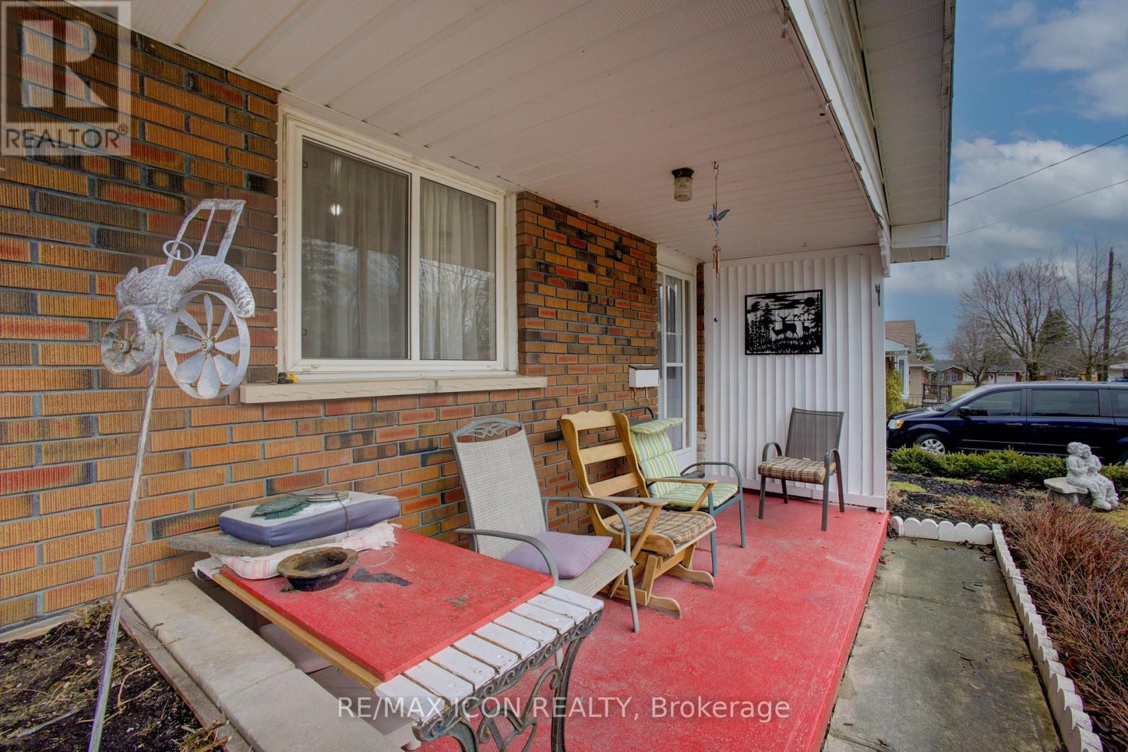 102 Byeland Drive, Wellington North, Ontario  N0G 2L2 - Photo 7 - X12057539