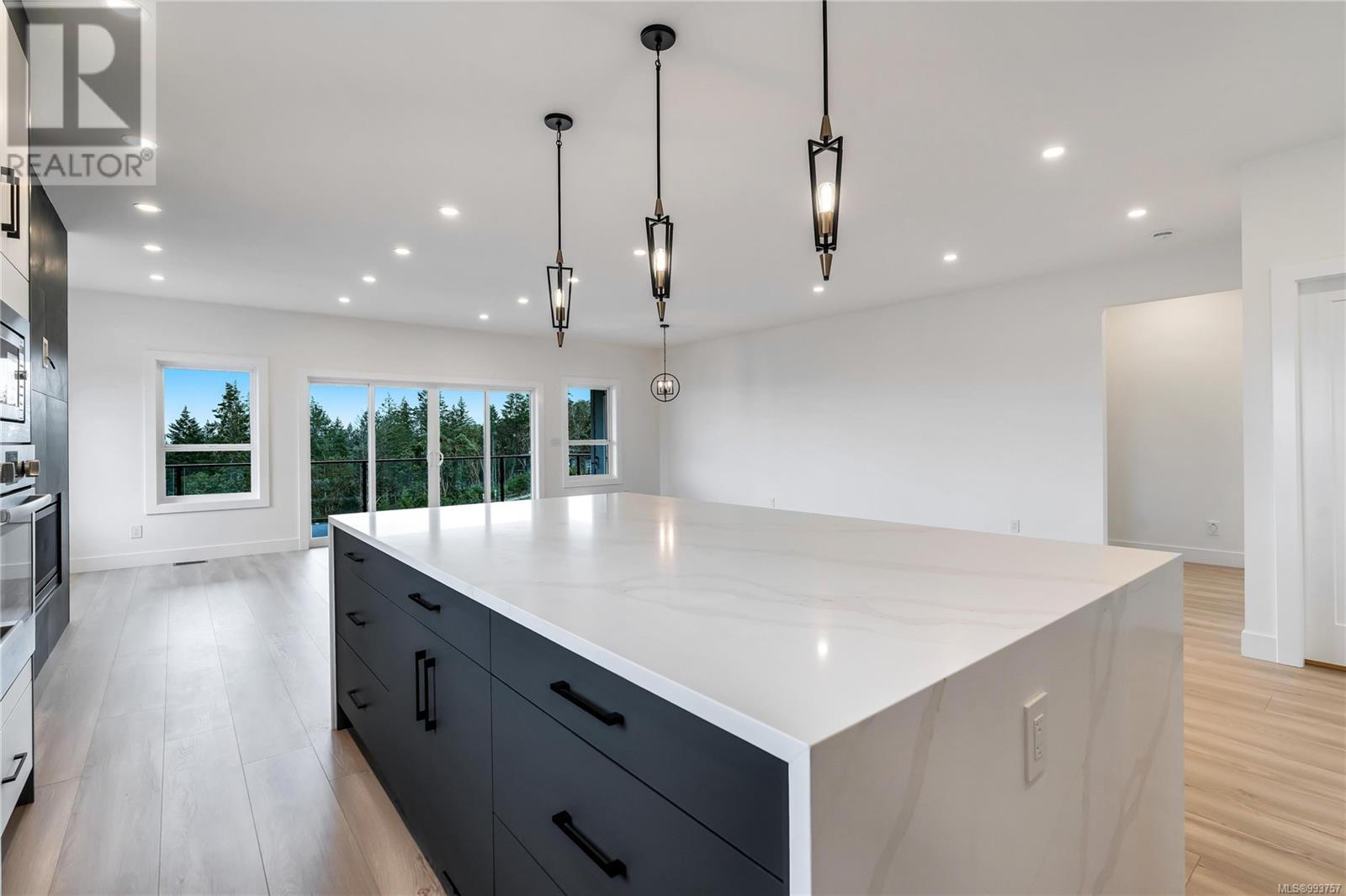 Property at 3330 Woodrush Dr image 4