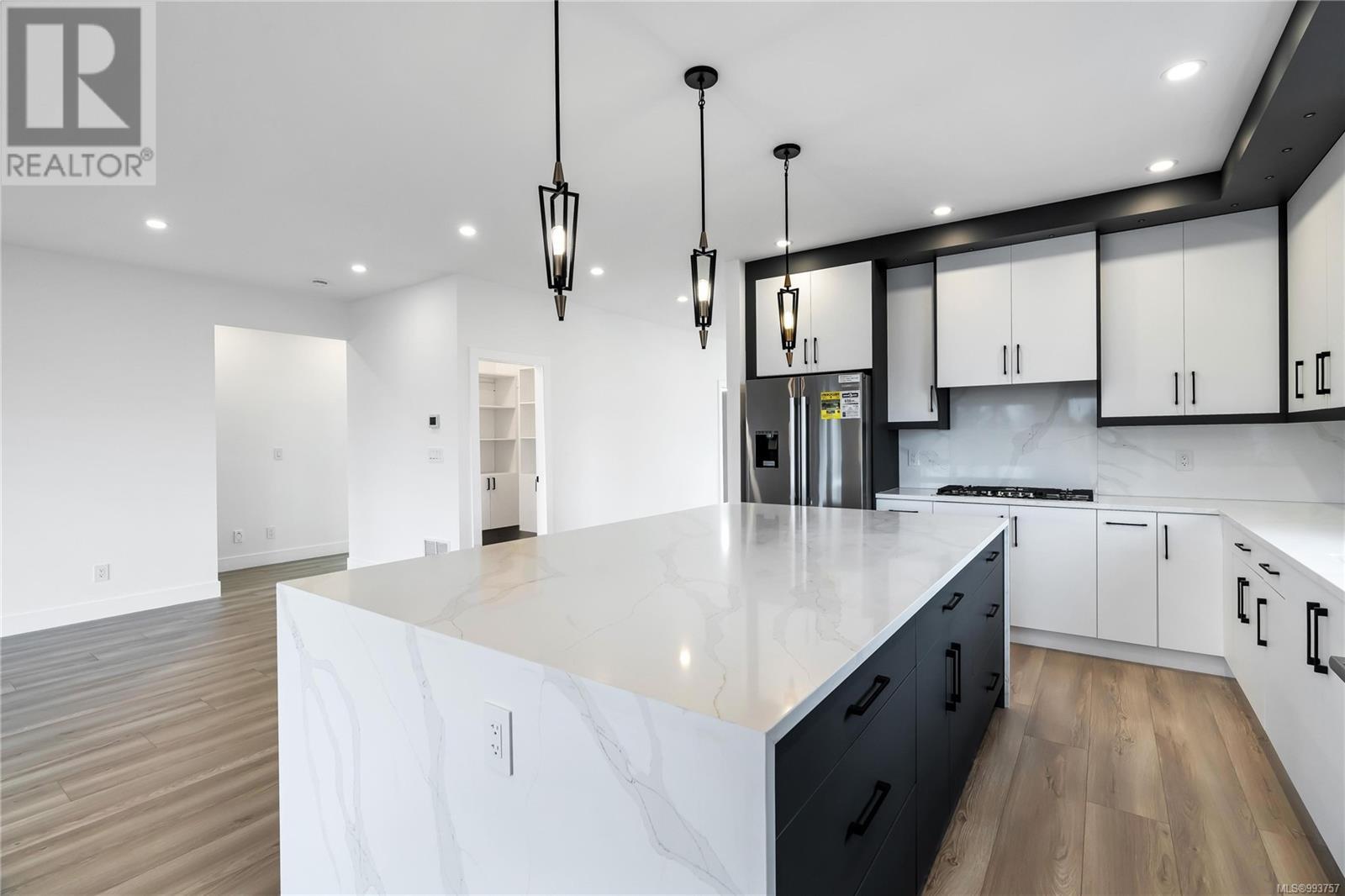 Property at 3330 Woodrush Dr image 3